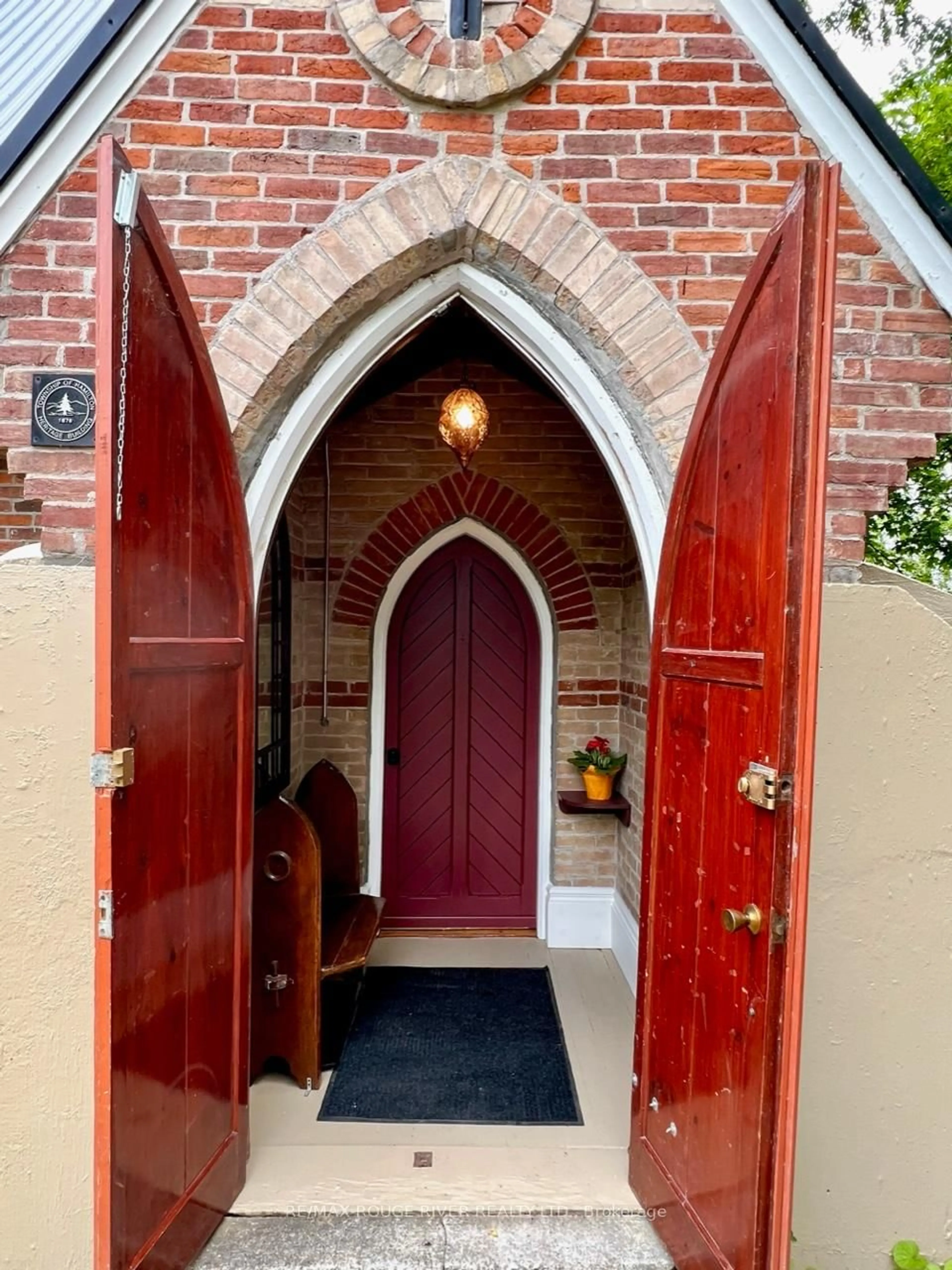 Indoor entryway for 9595 Queen St, Hamilton Township Ontario K0K 2H0
