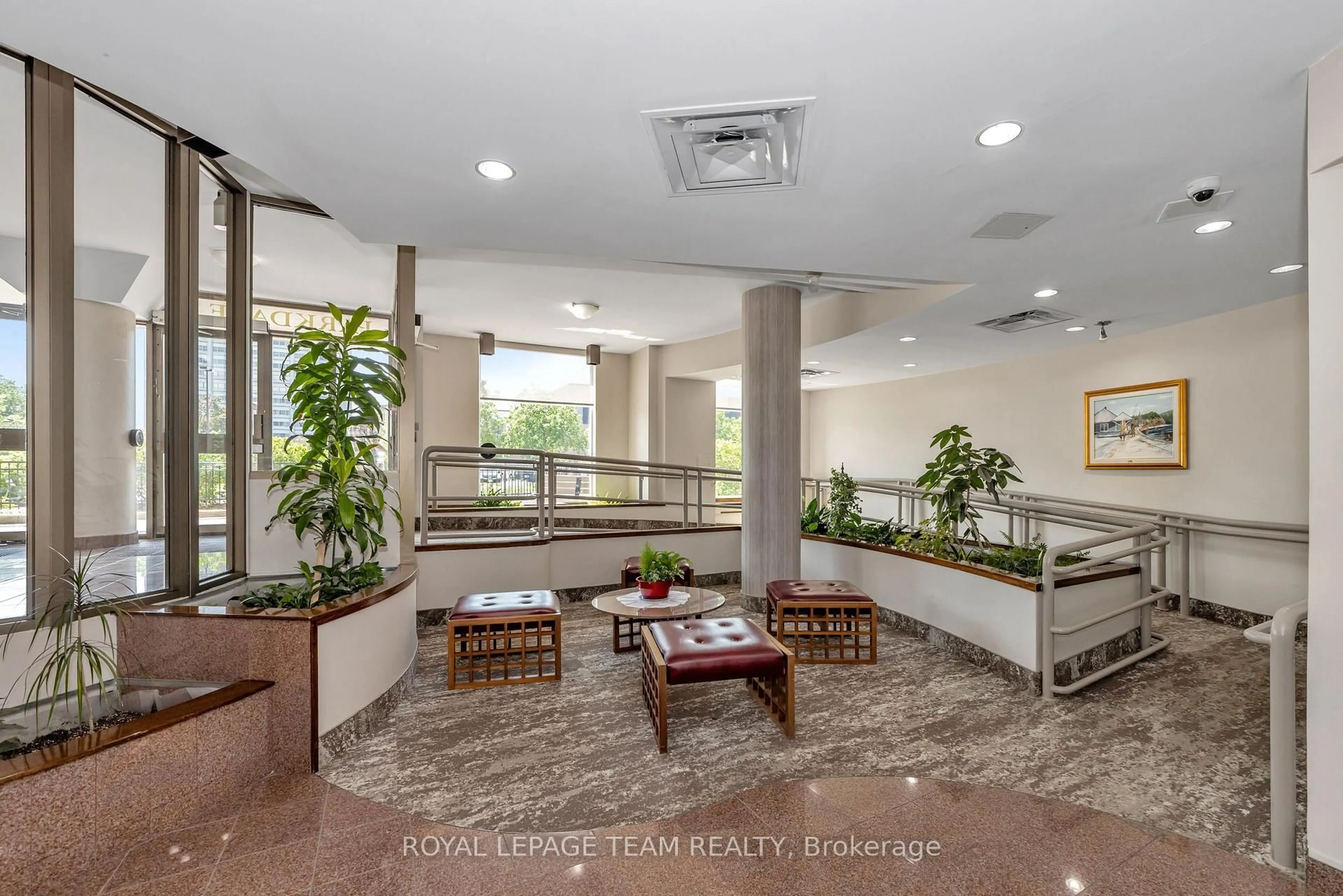 Lobby for 215 Parkdale Ave #904, Ottawa Ontario K1Y 4T8