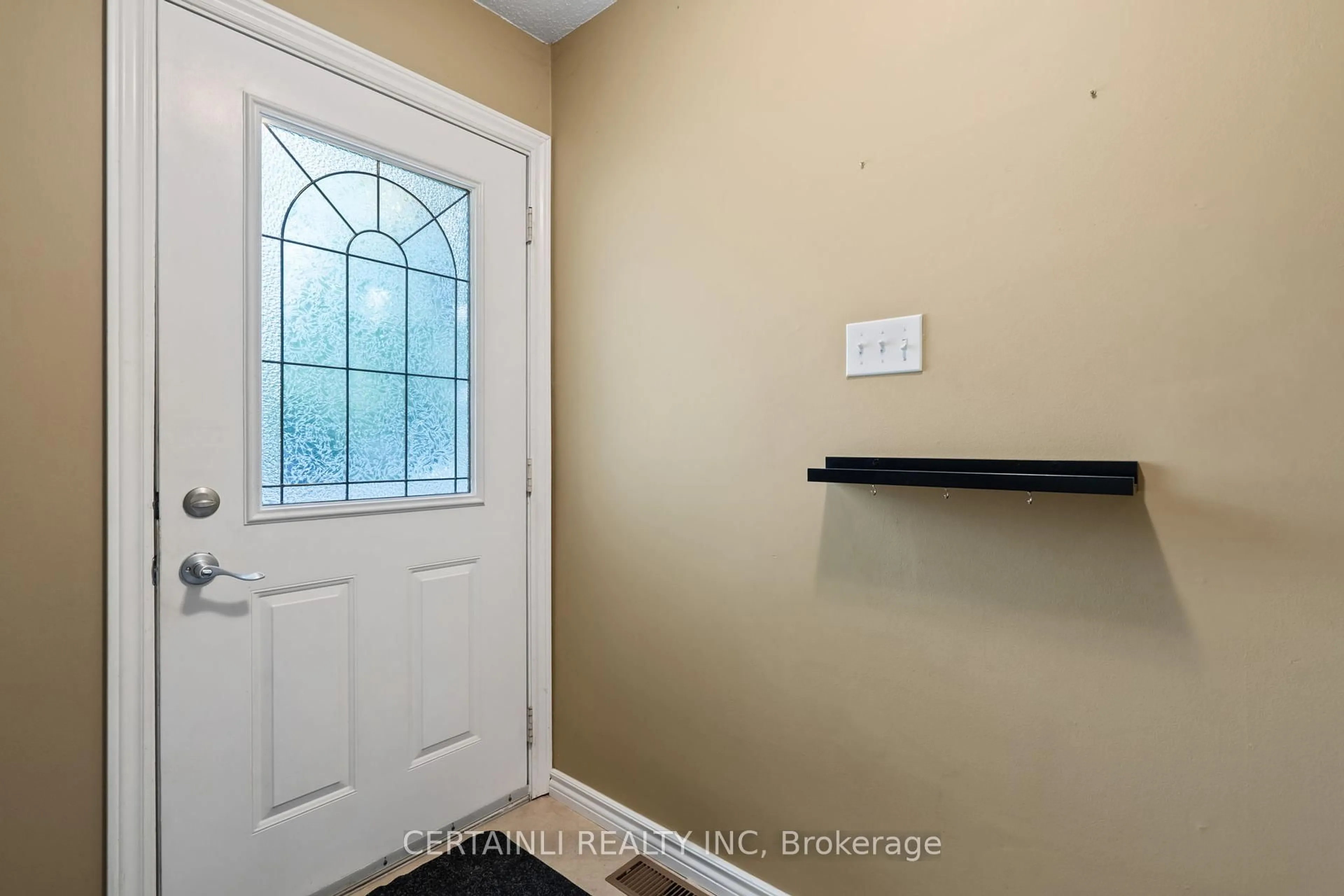 Indoor entryway for 43 Ranchwood Cres, London North Ontario N6G 3A1