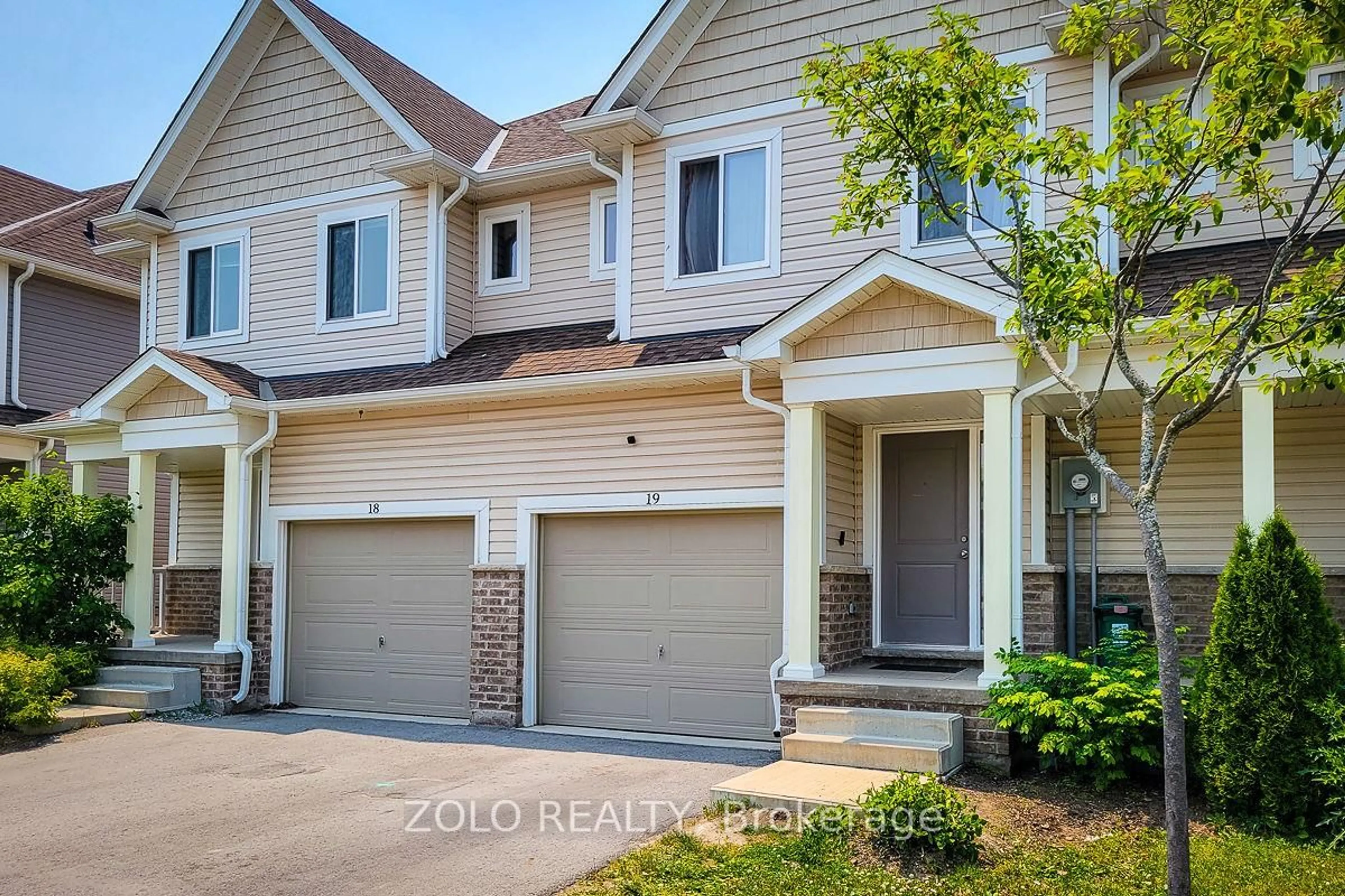 Home with vinyl exterior material, street for 60 Canterbury Dr #19, St. Catharines Ontario L2P 3M8