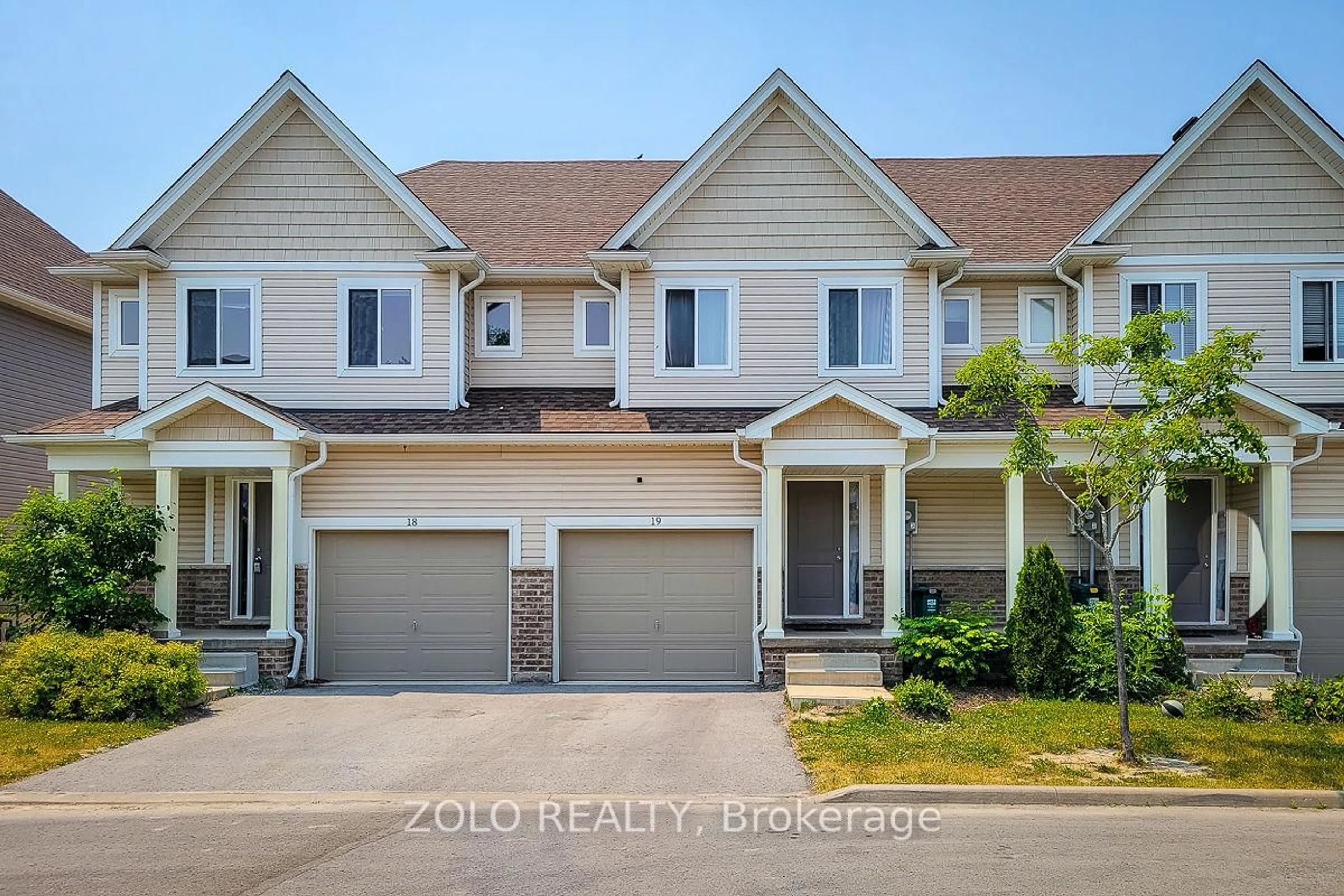 A pic from outside/outdoor area/front of a property/back of a property/a pic from drone, street for 60 Canterbury Dr #19, St. Catharines Ontario L2P 3M8