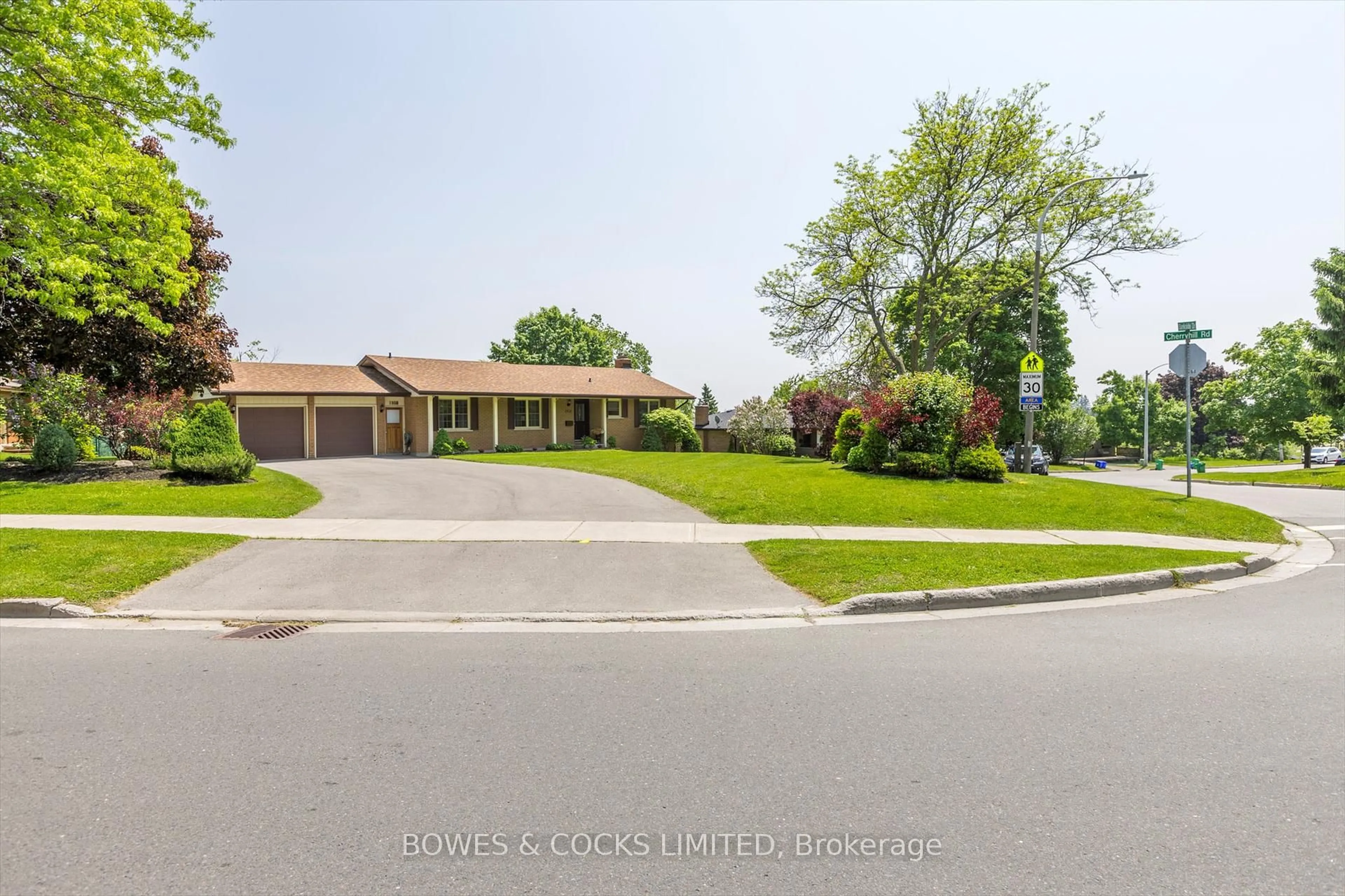 A pic from outside/outdoor area/front of a property/back of a property/a pic from drone, street for 1958 Bankside Dr, Peterborough Ontario K9K 1A4