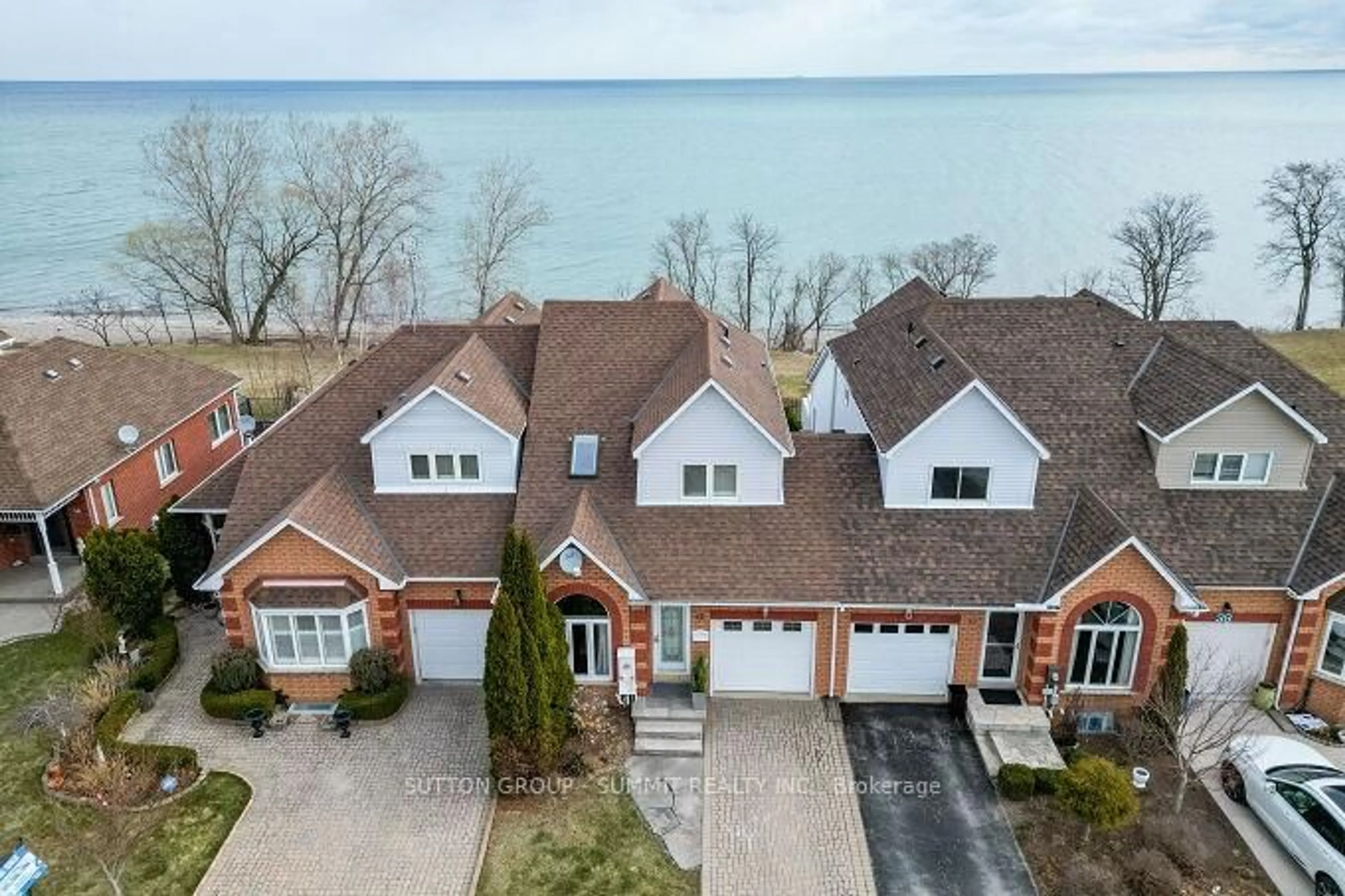 A pic from outside/outdoor area/front of a property/back of a property/a pic from drone, water/lake/river/ocean view for 42 Morrison Cres, Grimsby Ontario L3M 5K4