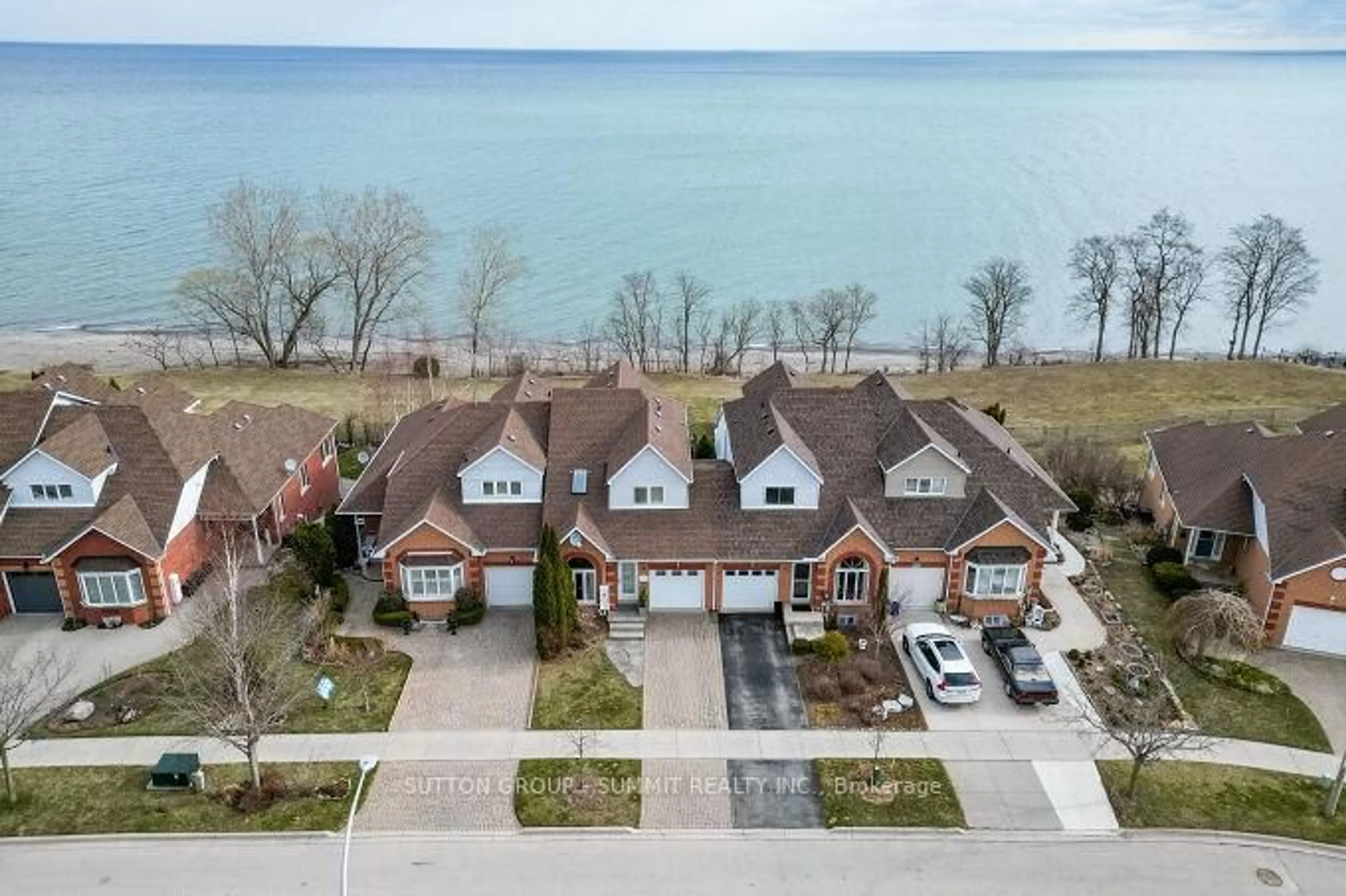 A pic from outside/outdoor area/front of a property/back of a property/a pic from drone, water/lake/river/ocean view for 42 Morrison Cres, Grimsby Ontario L3M 5K4
