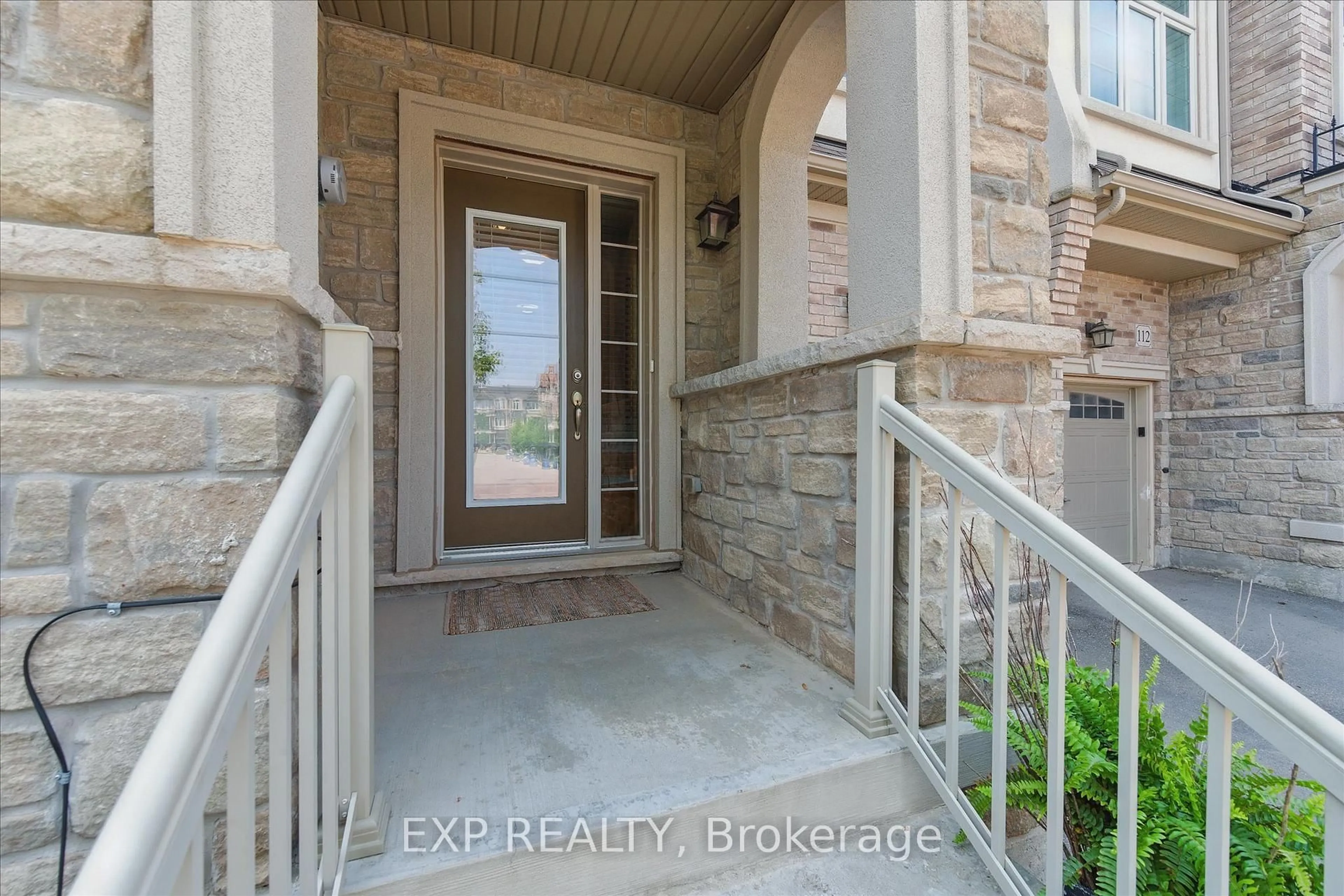Indoor entryway for 114 Borers Creek Circ, Hamilton Ontario L8B 1W3