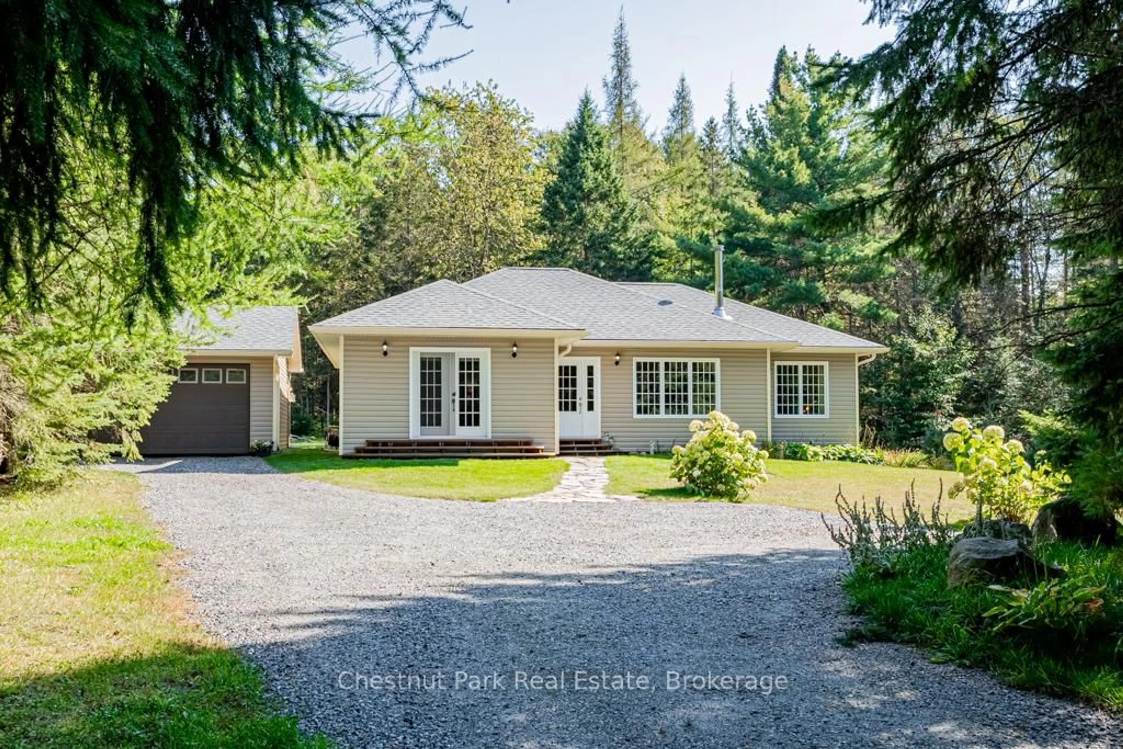 A pic from outside/outdoor area/front of a property/back of a property/a pic from drone, street for 2253 Lone Pine Dr, Huntsville Ontario P0B 1L0