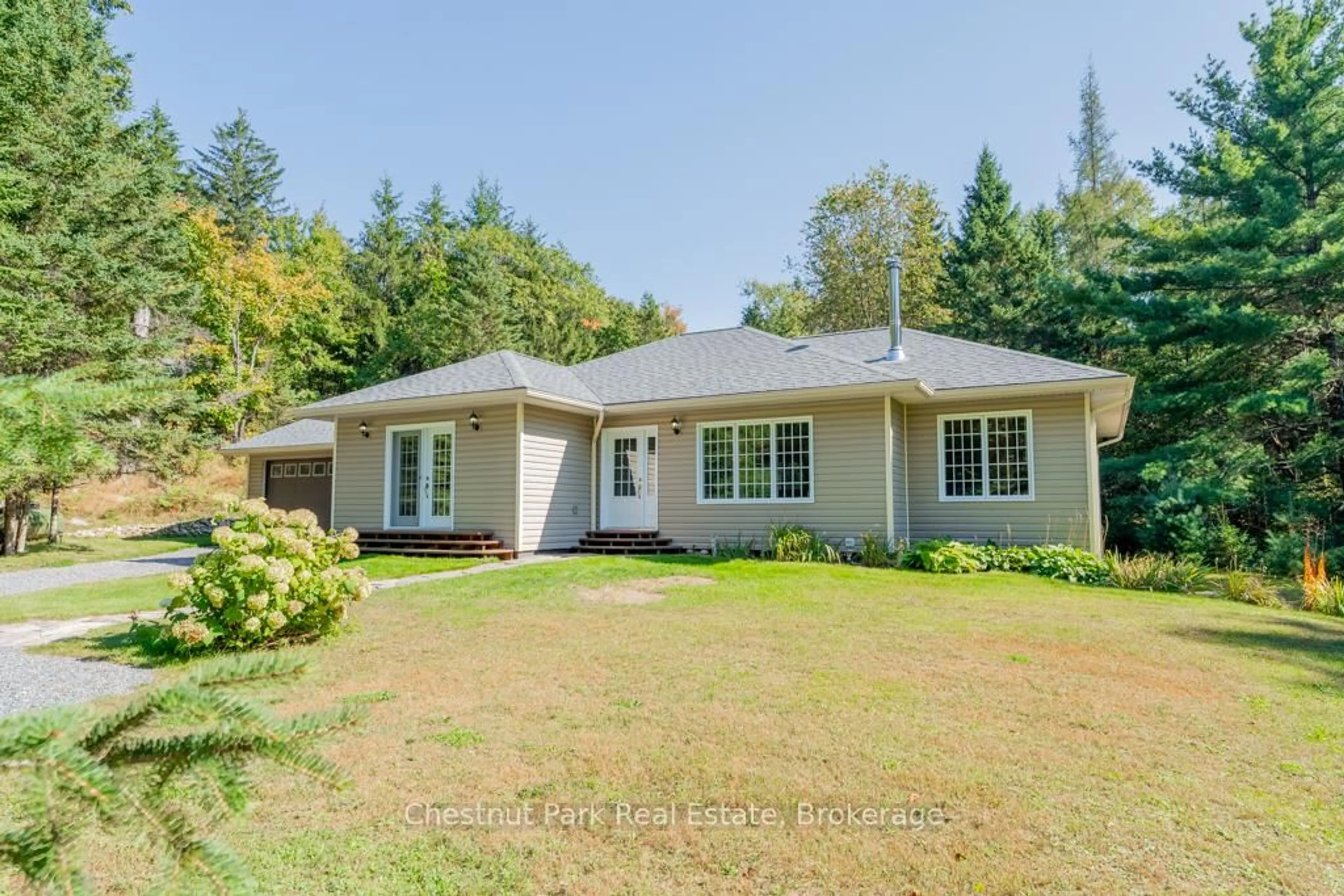 A pic from outside/outdoor area/front of a property/back of a property/a pic from drone, street for 2253 Lone Pine Dr, Huntsville Ontario P0B 1L0