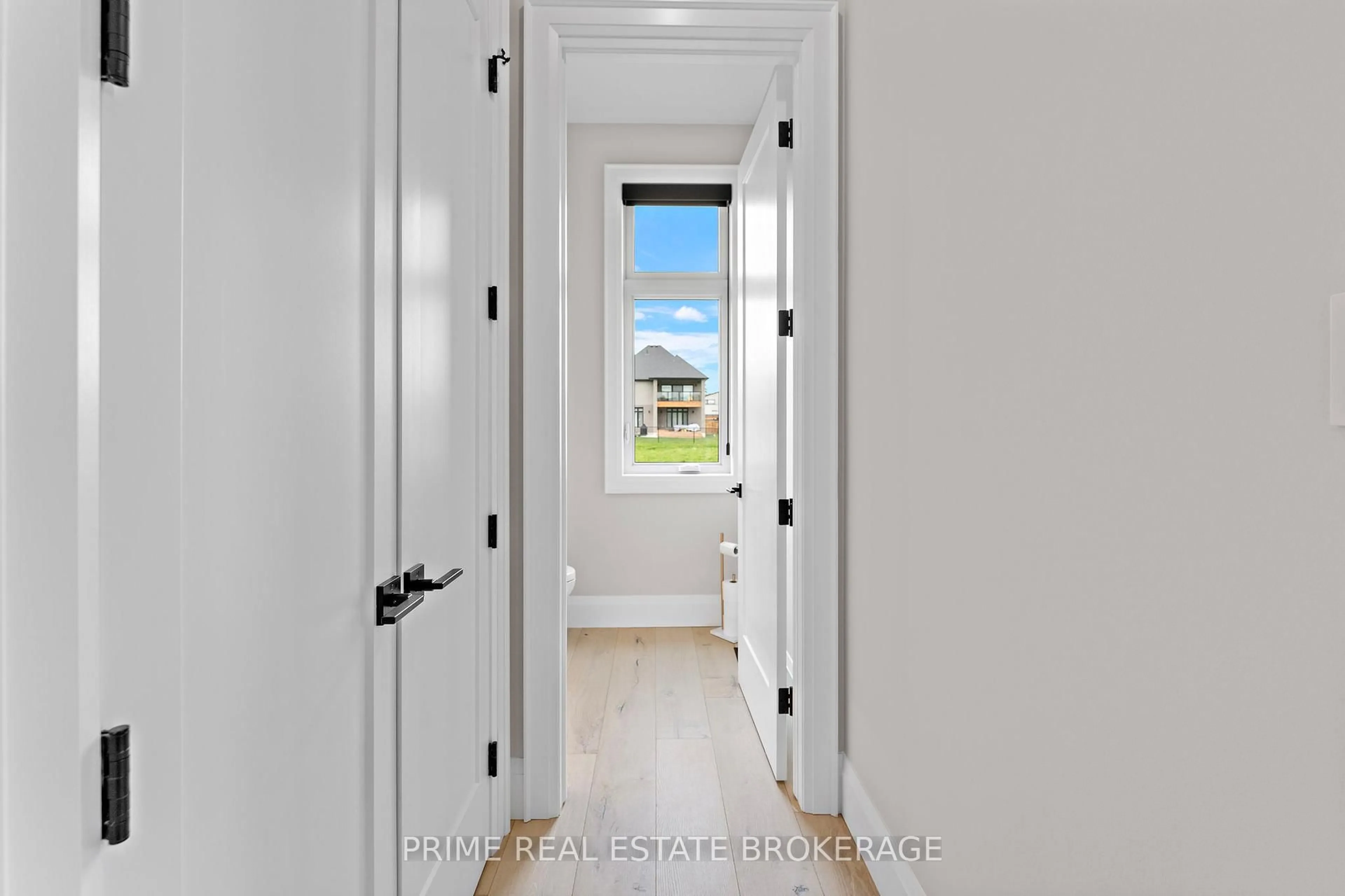 Indoor entryway for 2540 Bridgehaven Dr, London North Ontario N6G 0Z7