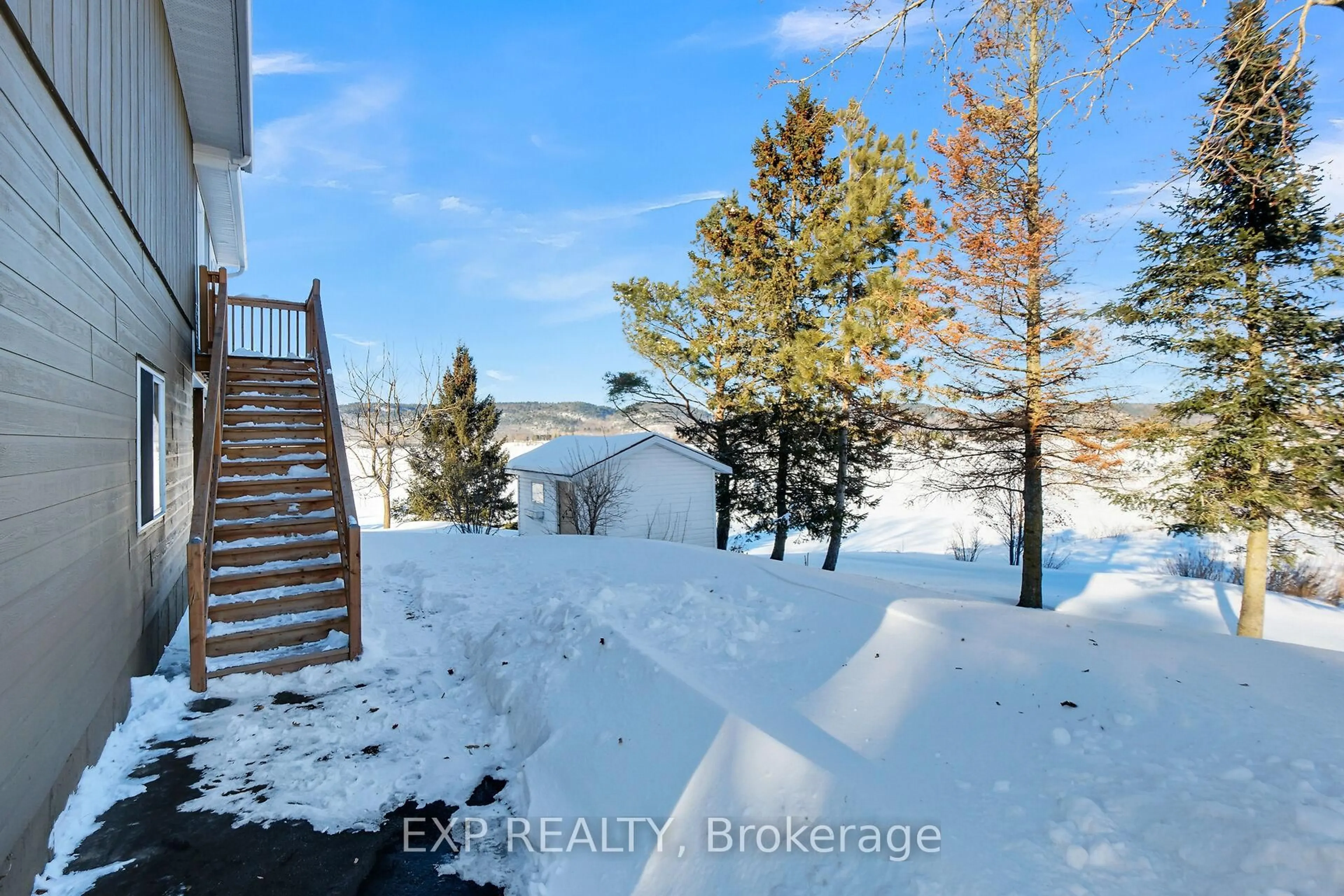 A pic from outside/outdoor area/front of a property/back of a property/a pic from drone, unknown for 425 DU DOMAINE Rd, Alfred and Plantagenet Ontario K0B 1J0