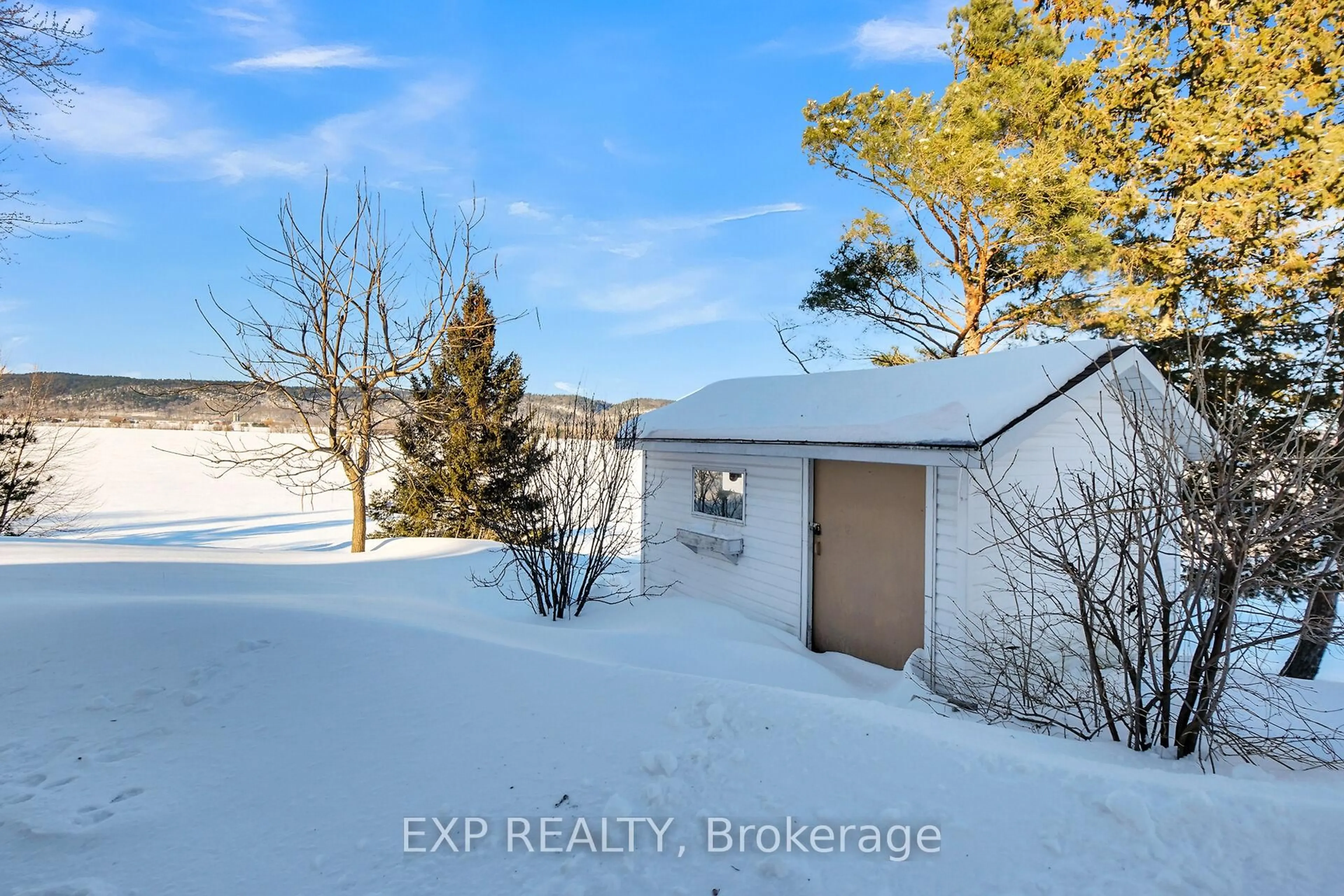 A pic from outside/outdoor area/front of a property/back of a property/a pic from drone, water/lake/river/ocean view for 425 DU DOMAINE Rd, Alfred and Plantagenet Ontario K0B 1J0