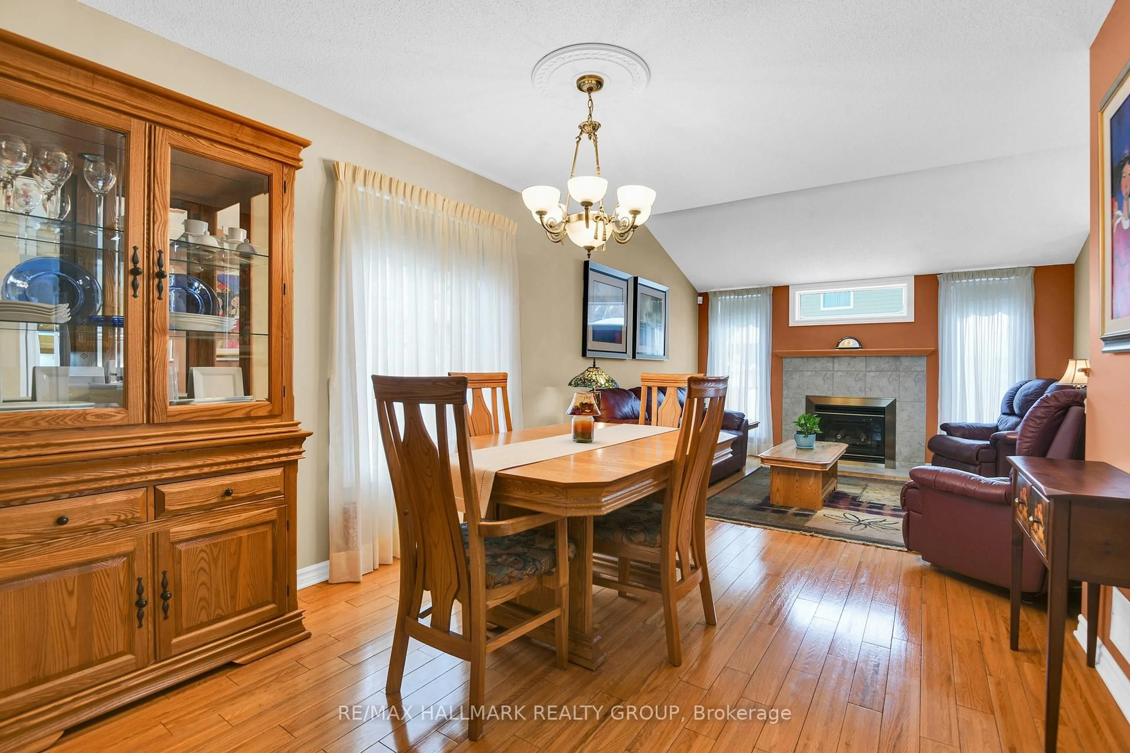 Dining room, wood/laminate floor for 56 Roseanne Lane, Ottawa Ontario K1B 1C2