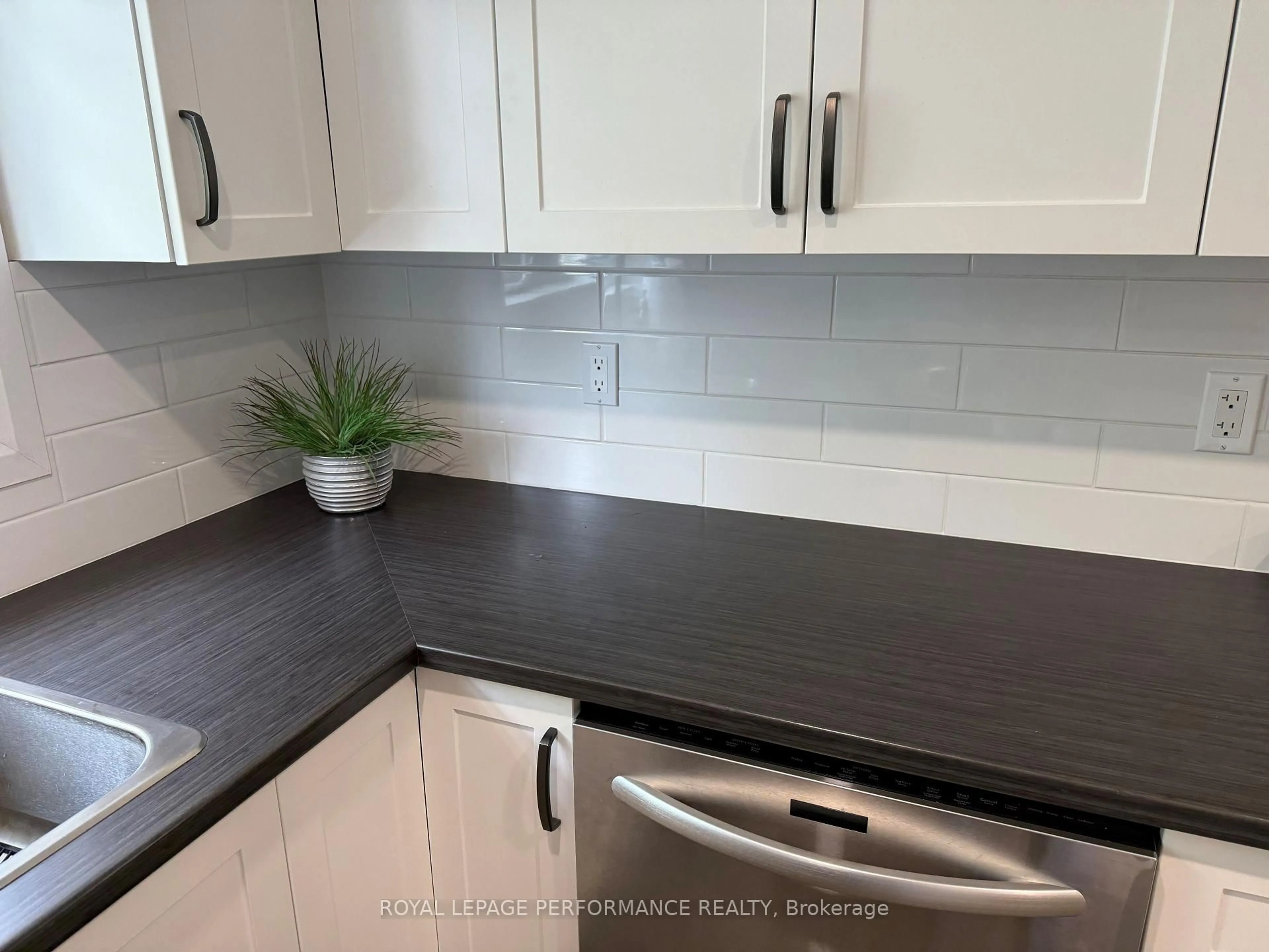 Standard kitchen, ceramic/tile floor for 376 Cecile Blvd, Hawkesbury Ontario K6A 3L5