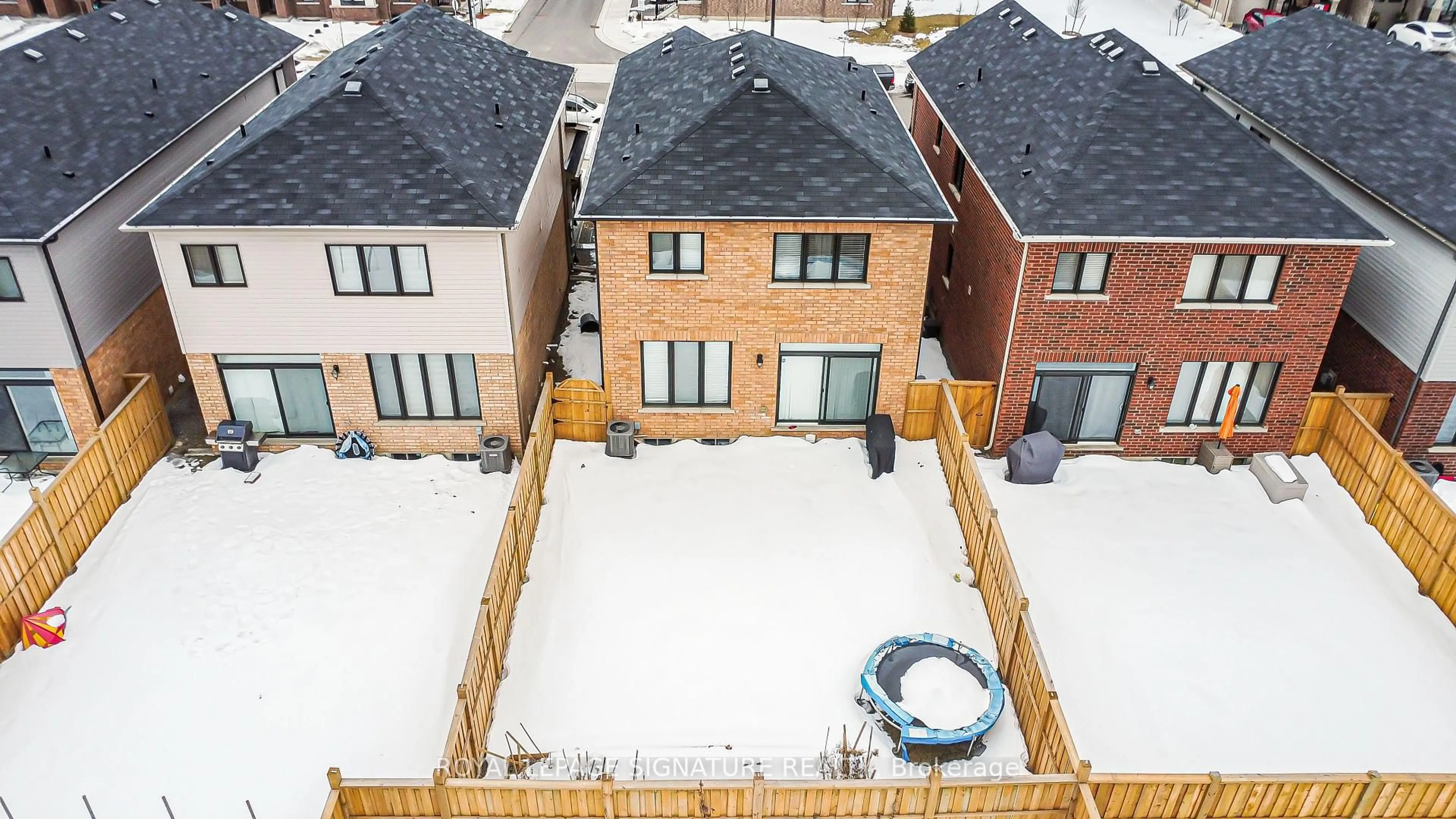A pic from outside/outdoor area/front of a property/back of a property/a pic from drone, city buildings view from balcony for 220 Bedrock Dr, Hamilton Ontario L8J 0M2