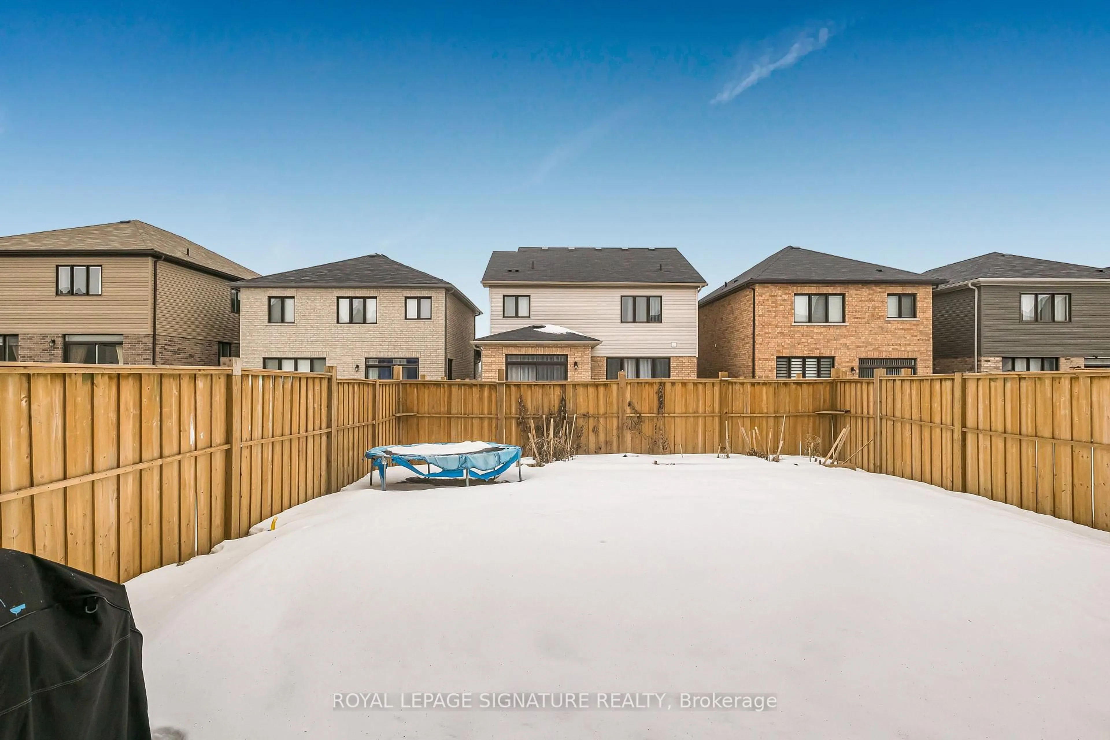 A pic from outside/outdoor area/front of a property/back of a property/a pic from drone, street for 220 Bedrock Dr, Hamilton Ontario L8J 0M2