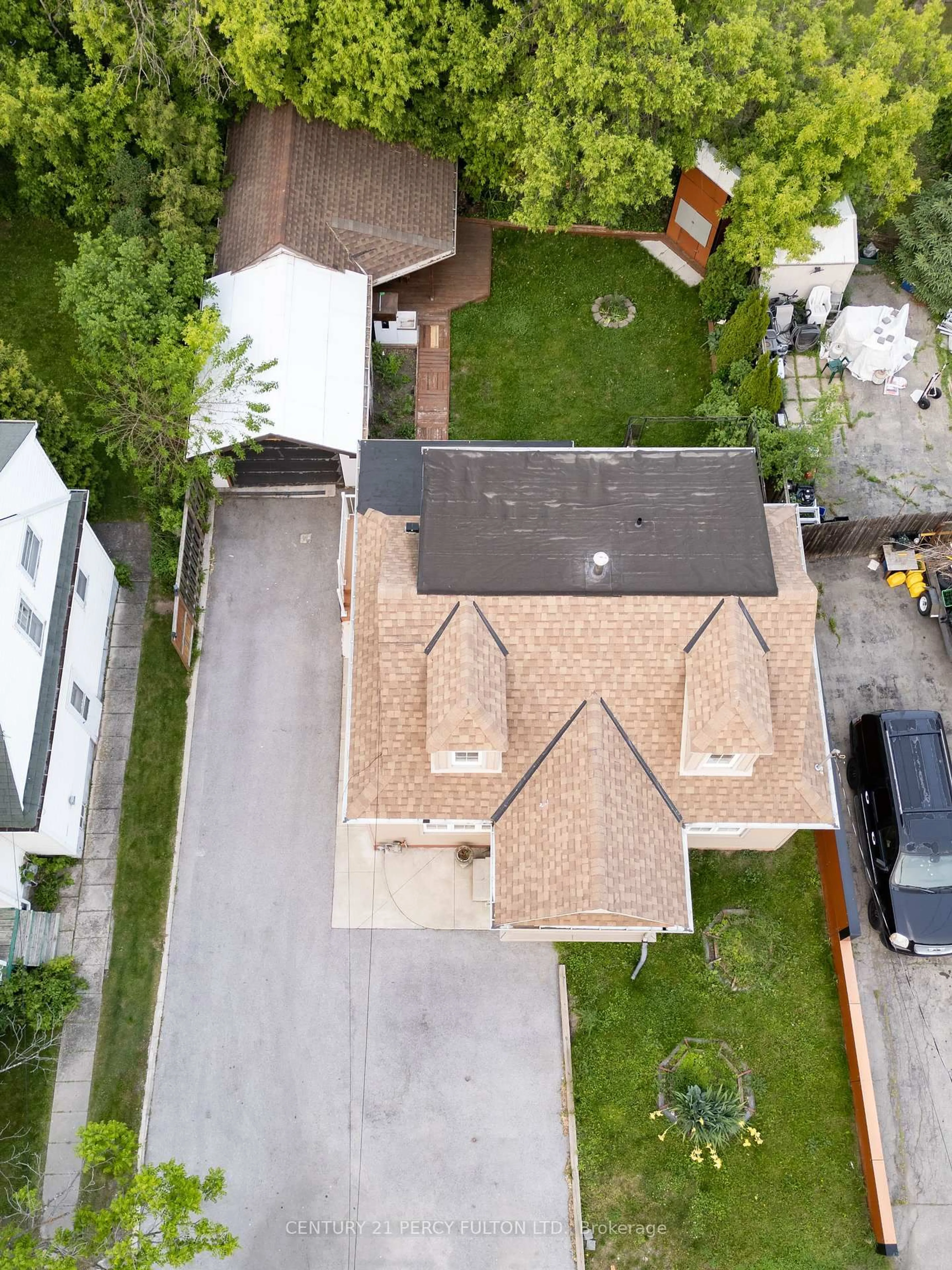A pic from outside/outdoor area/front of a property/back of a property/a pic from drone, street for 9 New Mountain Rd, Hamilton Ontario L8G 2R4
