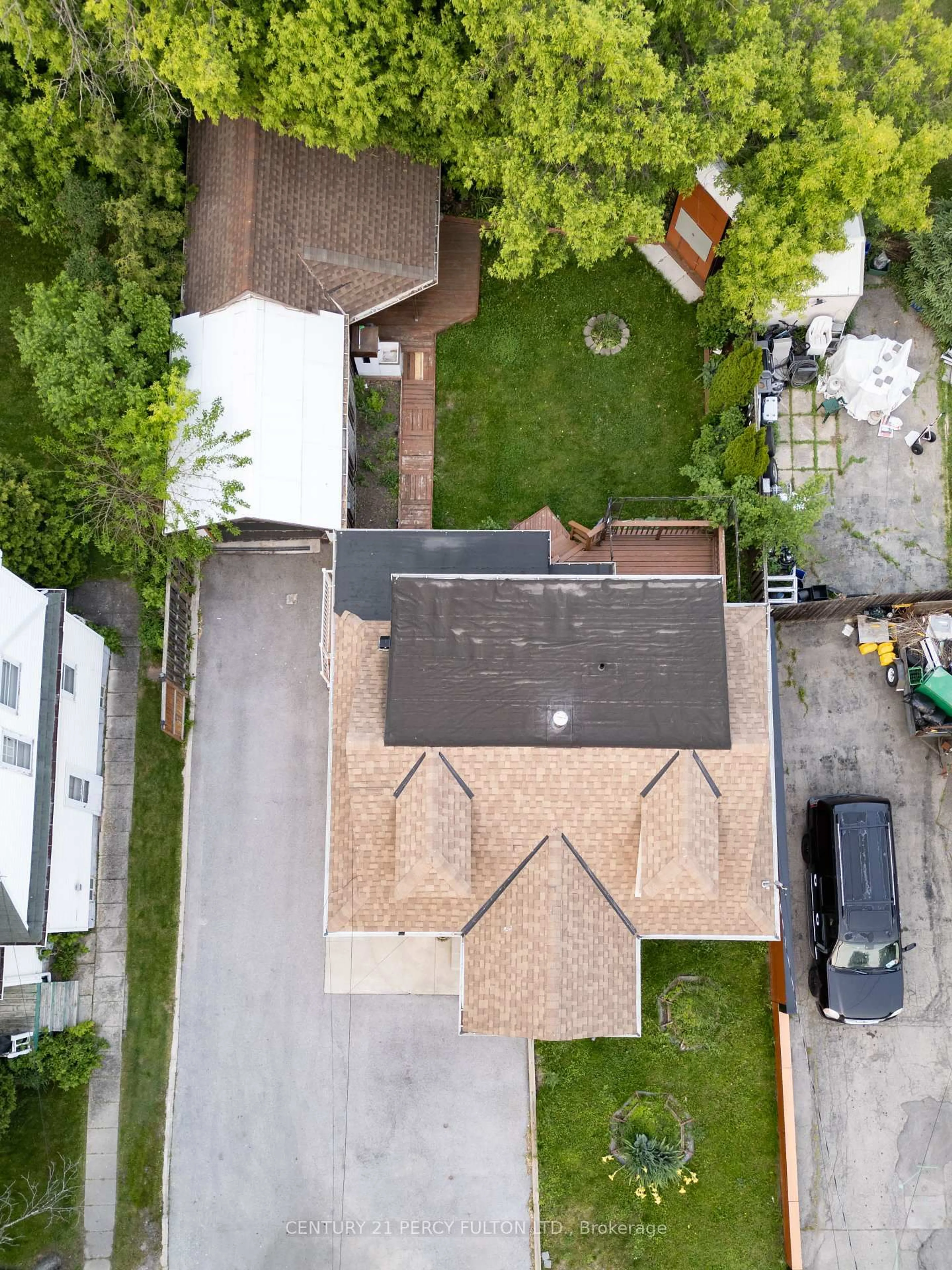 A pic from outside/outdoor area/front of a property/back of a property/a pic from drone, street for 9 New Mountain Rd, Hamilton Ontario L8G 2R4