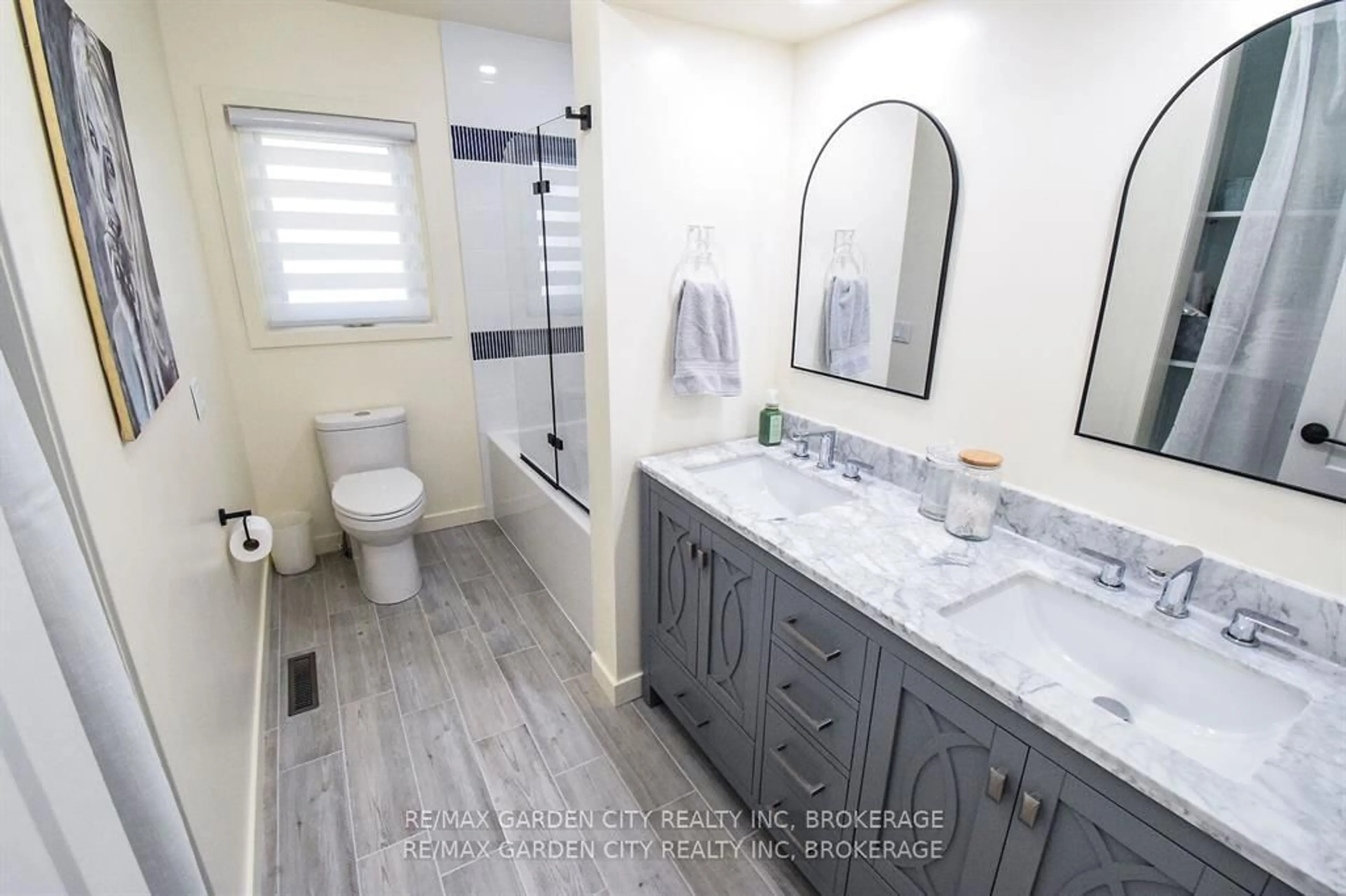 Contemporary bathroom, ceramic/tile floor for 14 Elmridge Dr, St. Catharines Ontario L2T 2A6