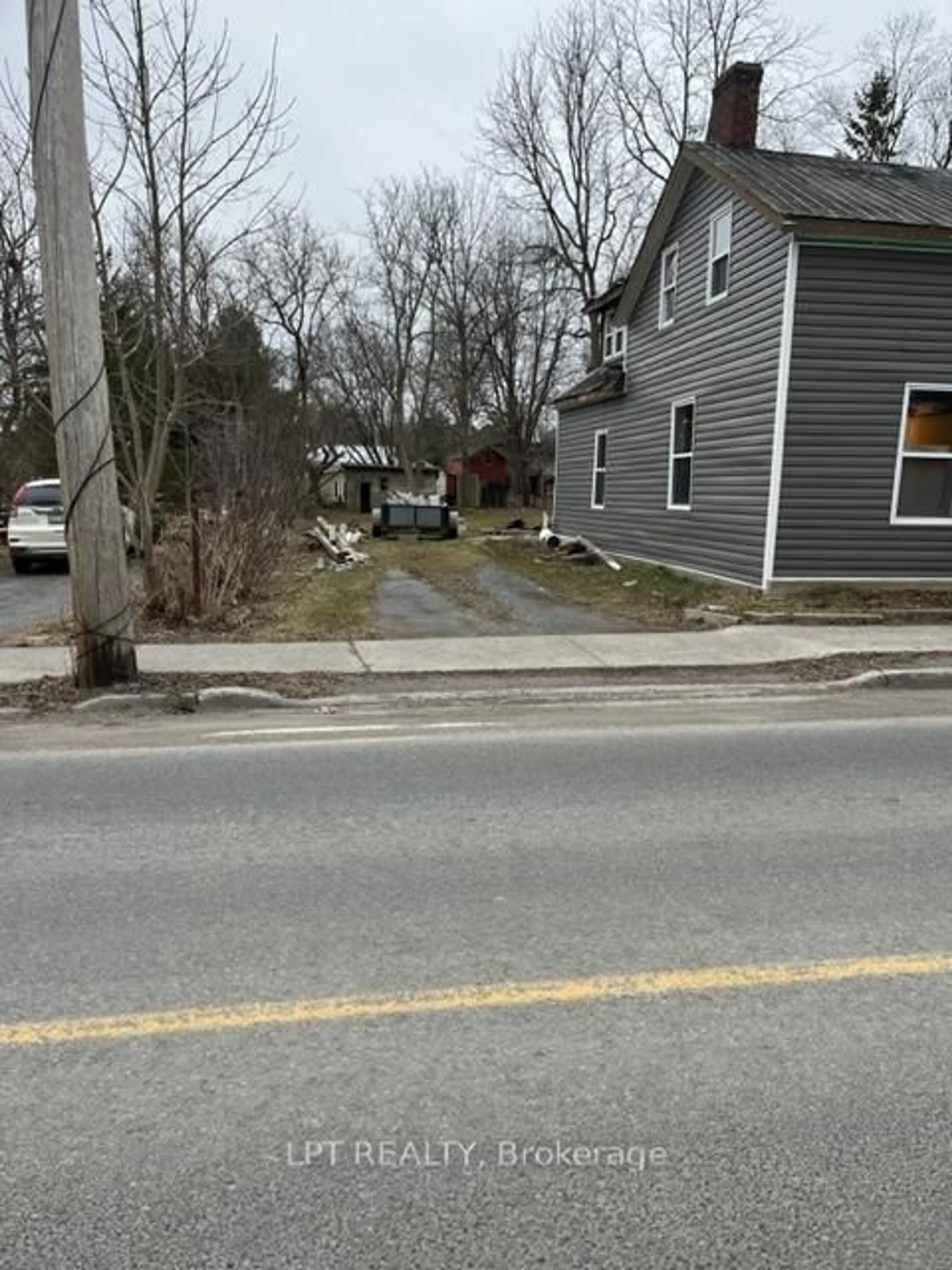 Blurry image for 474 Main St, Prince Edward County Ontario K0K 3L0