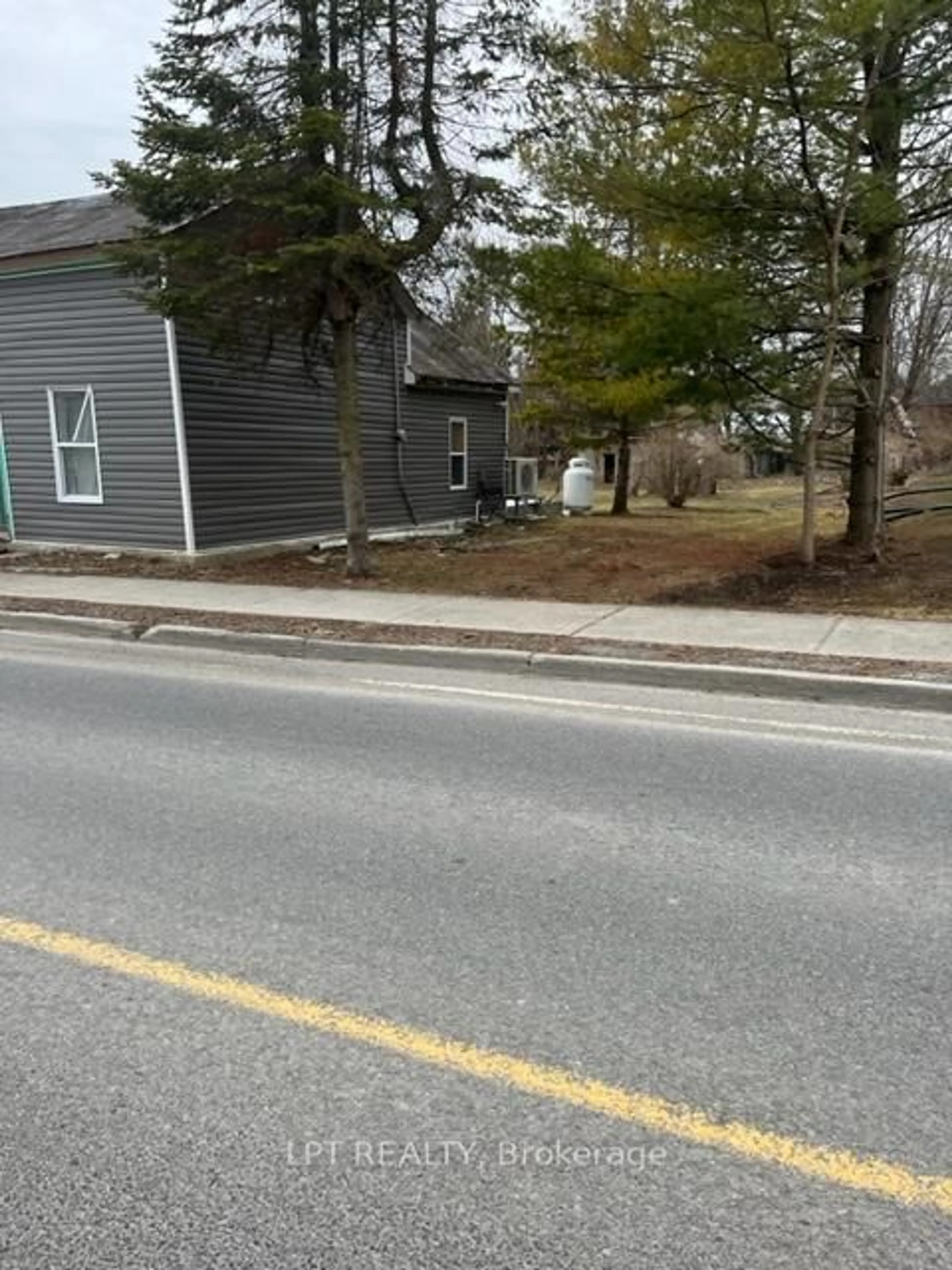 Blurry image for 474 Main St, Prince Edward County Ontario K0K 3L0