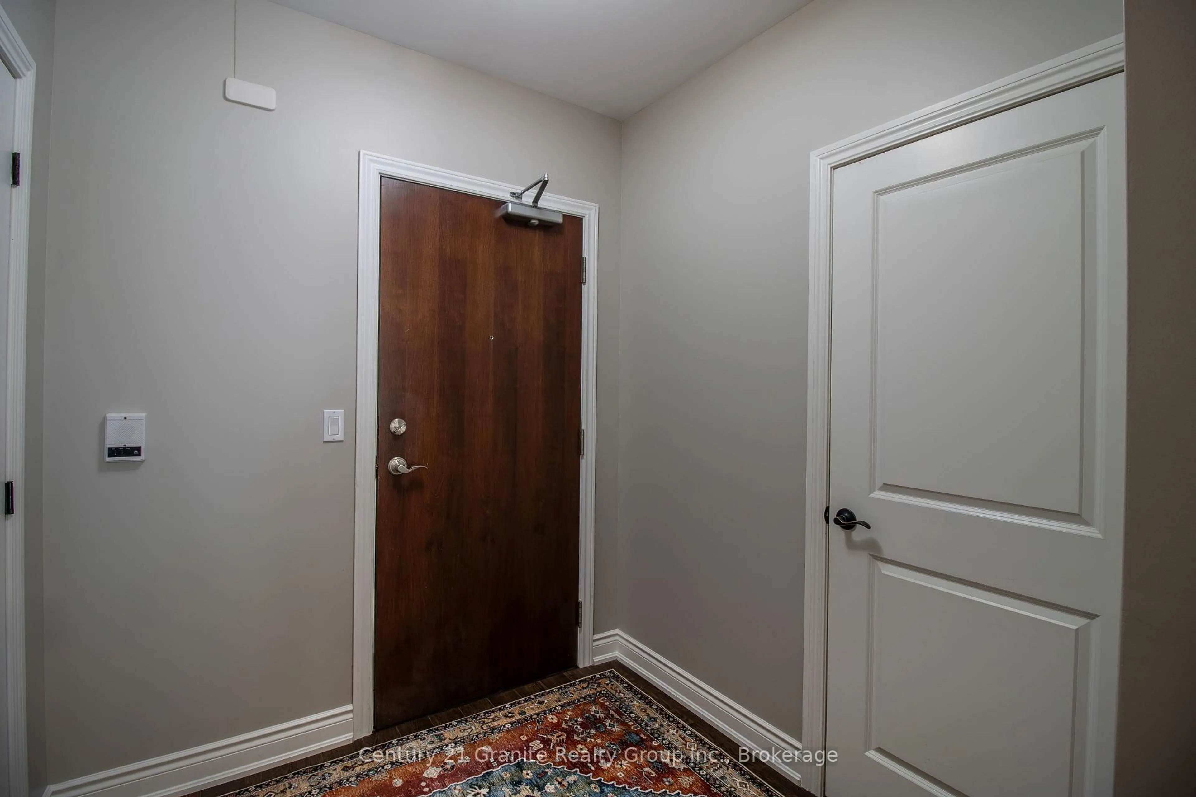 Indoor entryway for 4 Lake Ave #203, Dysart et al Ontario K0M 1S0