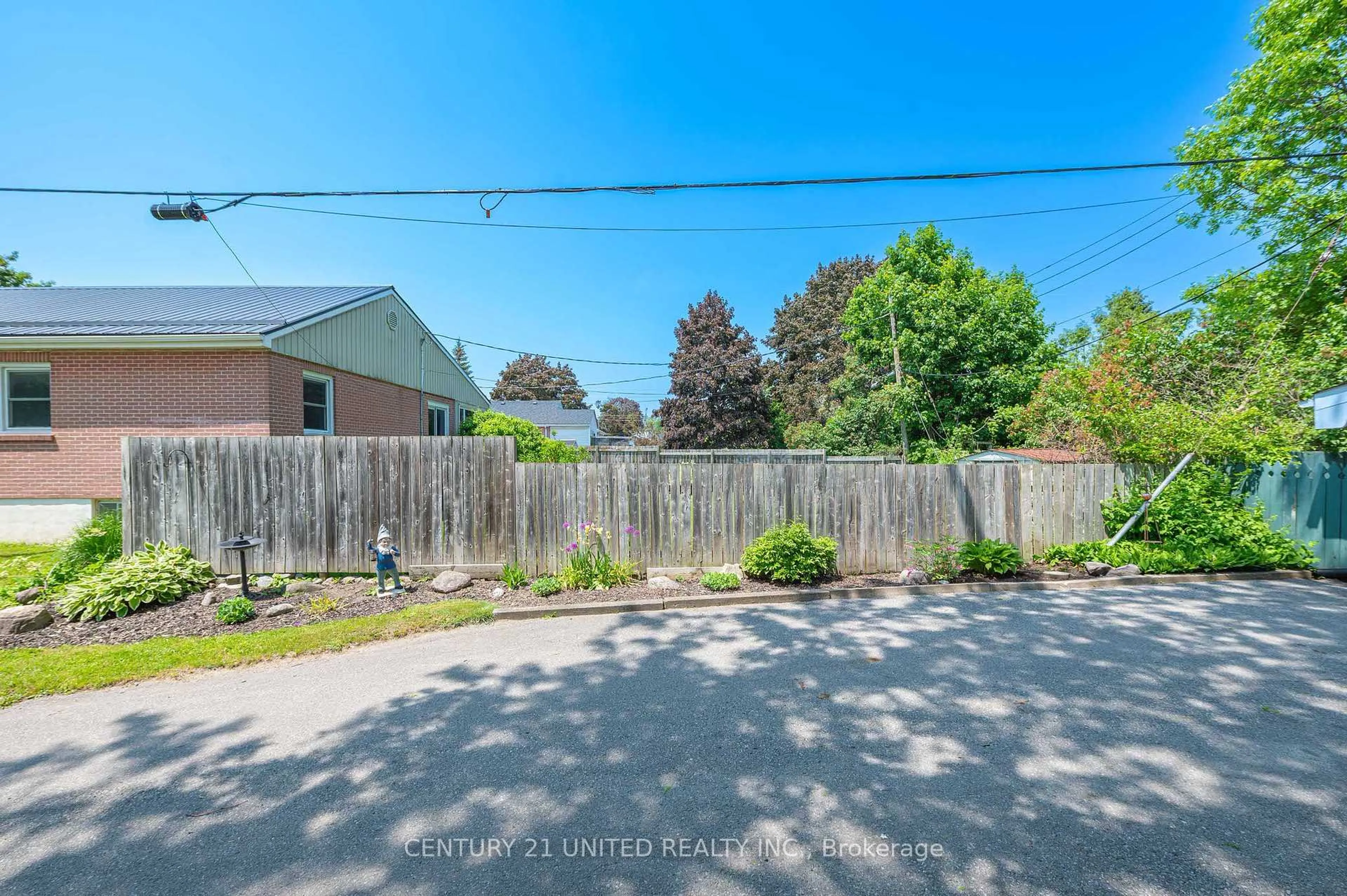 A pic from outside/outdoor area/front of a property/back of a property/a pic from drone, street for 798 Nicholls Pl, Peterborough North Ontario K9H 5T5
