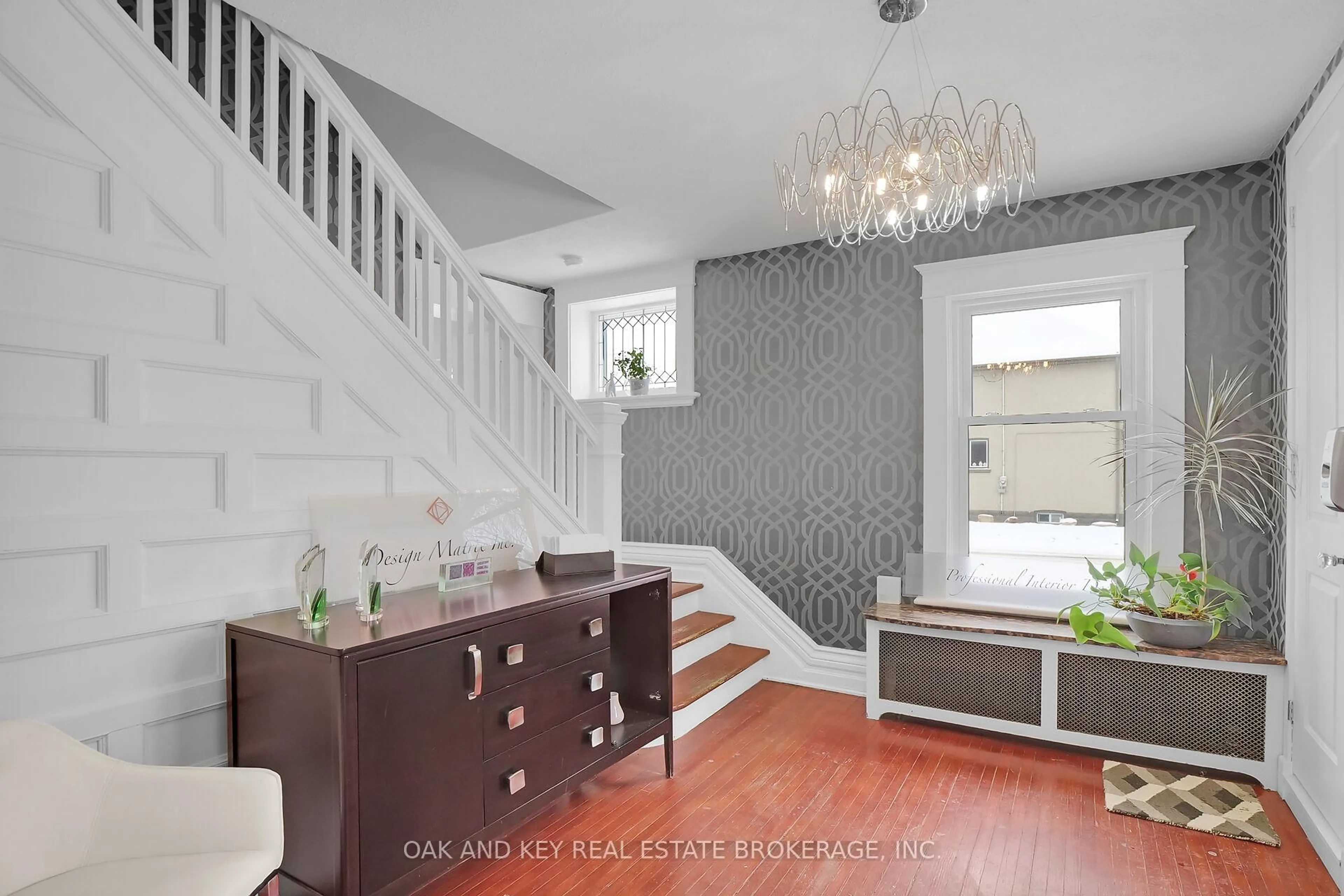 Indoor entryway for 2424 Main St, London South Ontario N6P 1R2