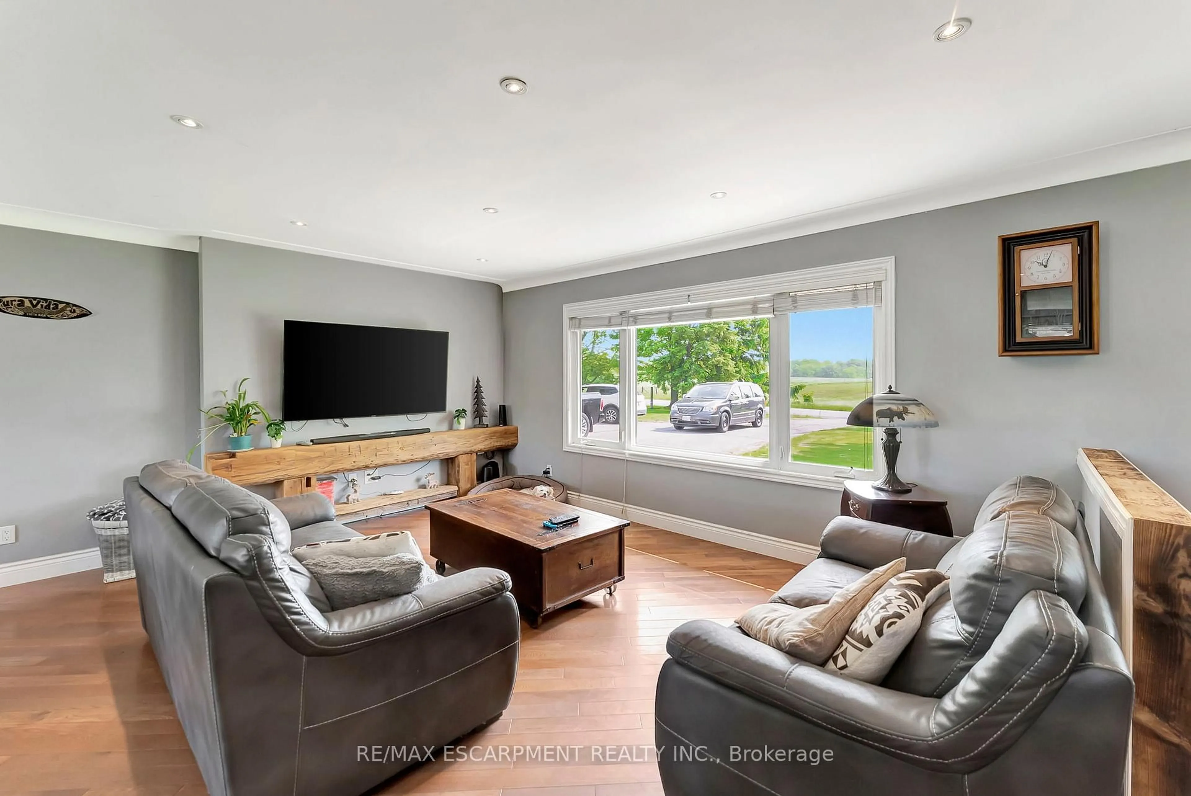 Living room with furniture, unknown for 1301 KOHLER Rd, Haldimand Ontario N0A 1E0