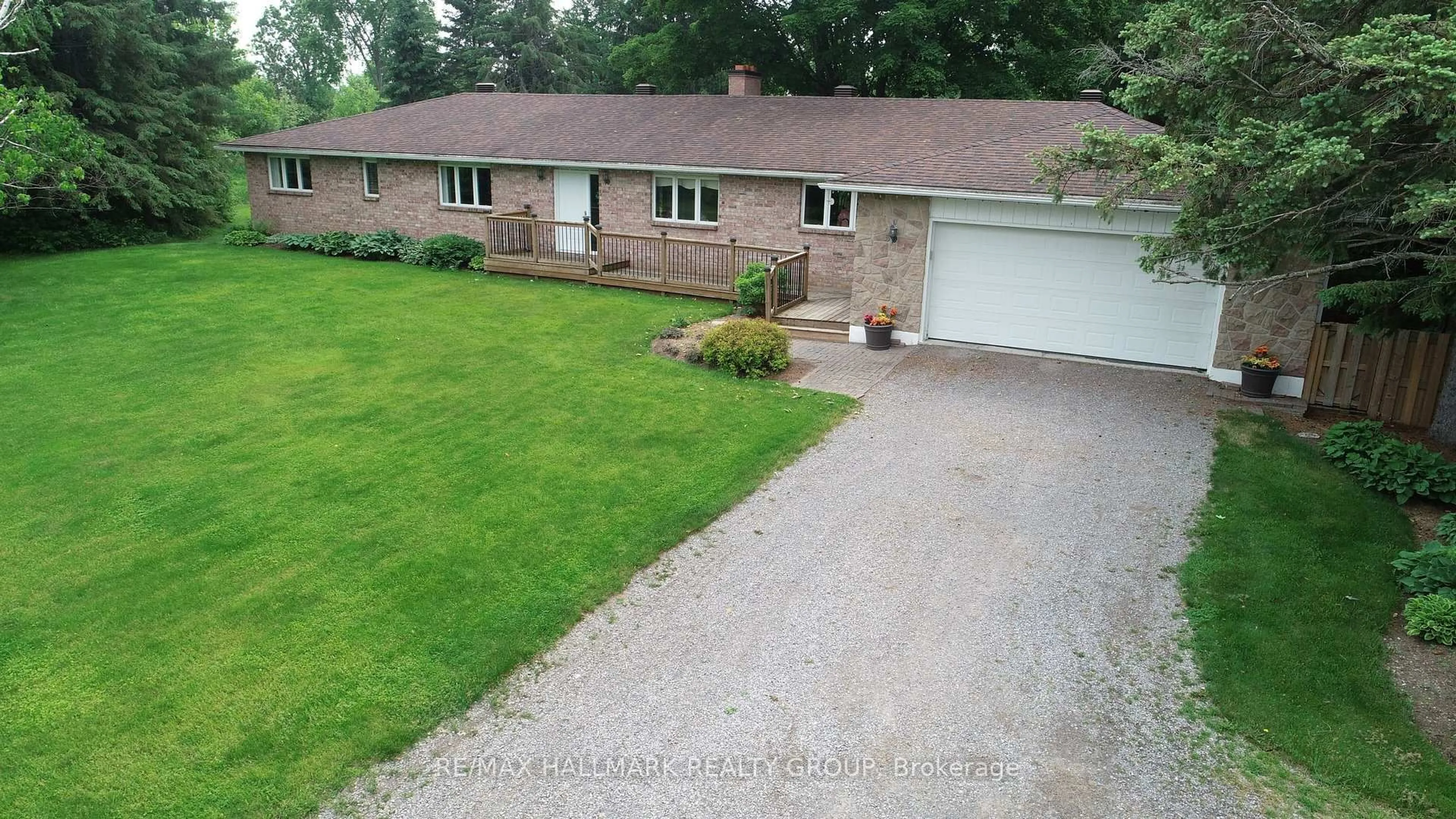 A pic from outside/outdoor area/front of a property/back of a property/a pic from drone, street for 2215 Old Second Line Rd, Ottawa Ontario K0A 1T0