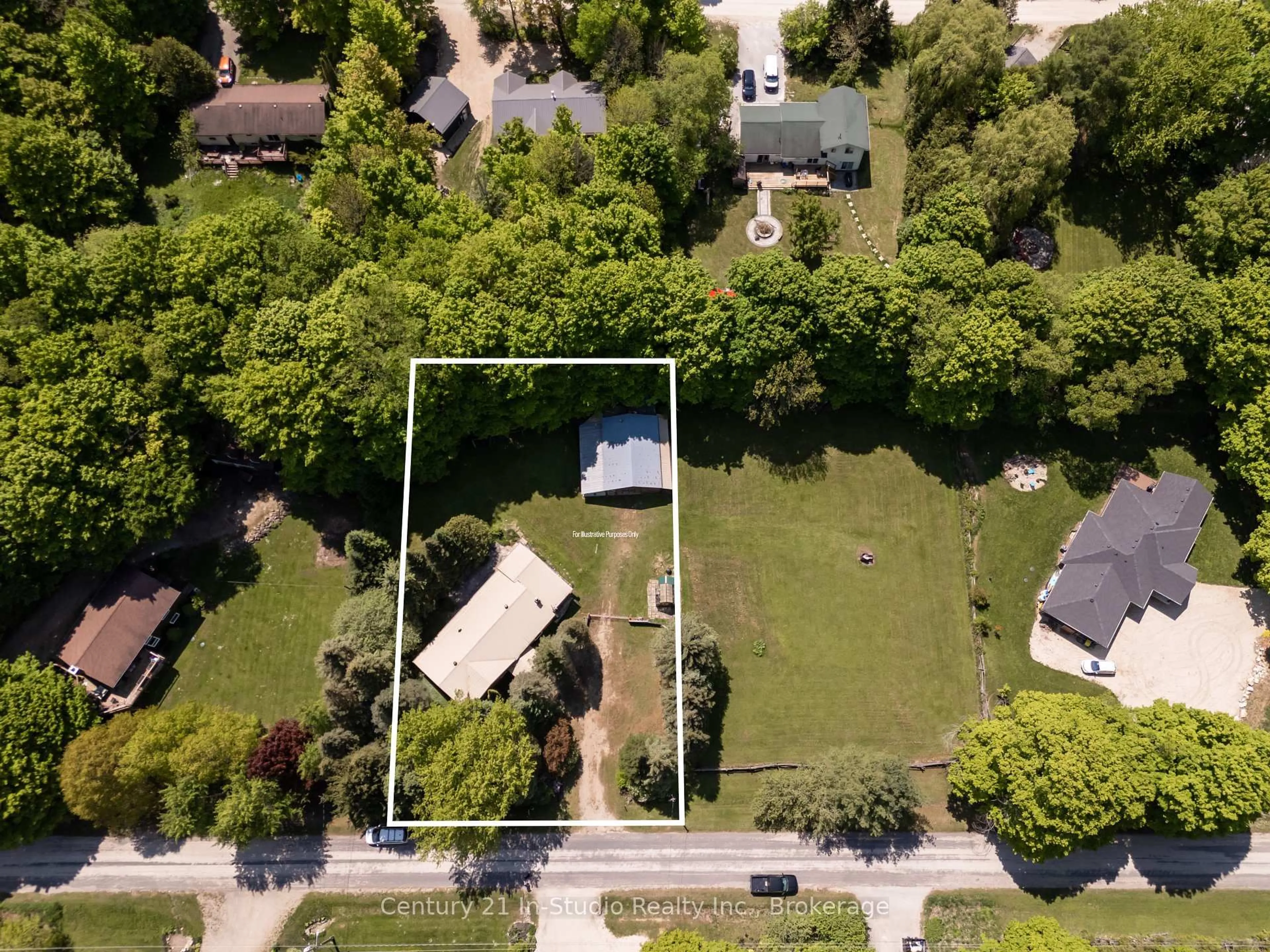 A pic from outside/outdoor area/front of a property/back of a property/a pic from drone, street for 212 Canrobert St, Grey Highlands Ontario N0C 1E0