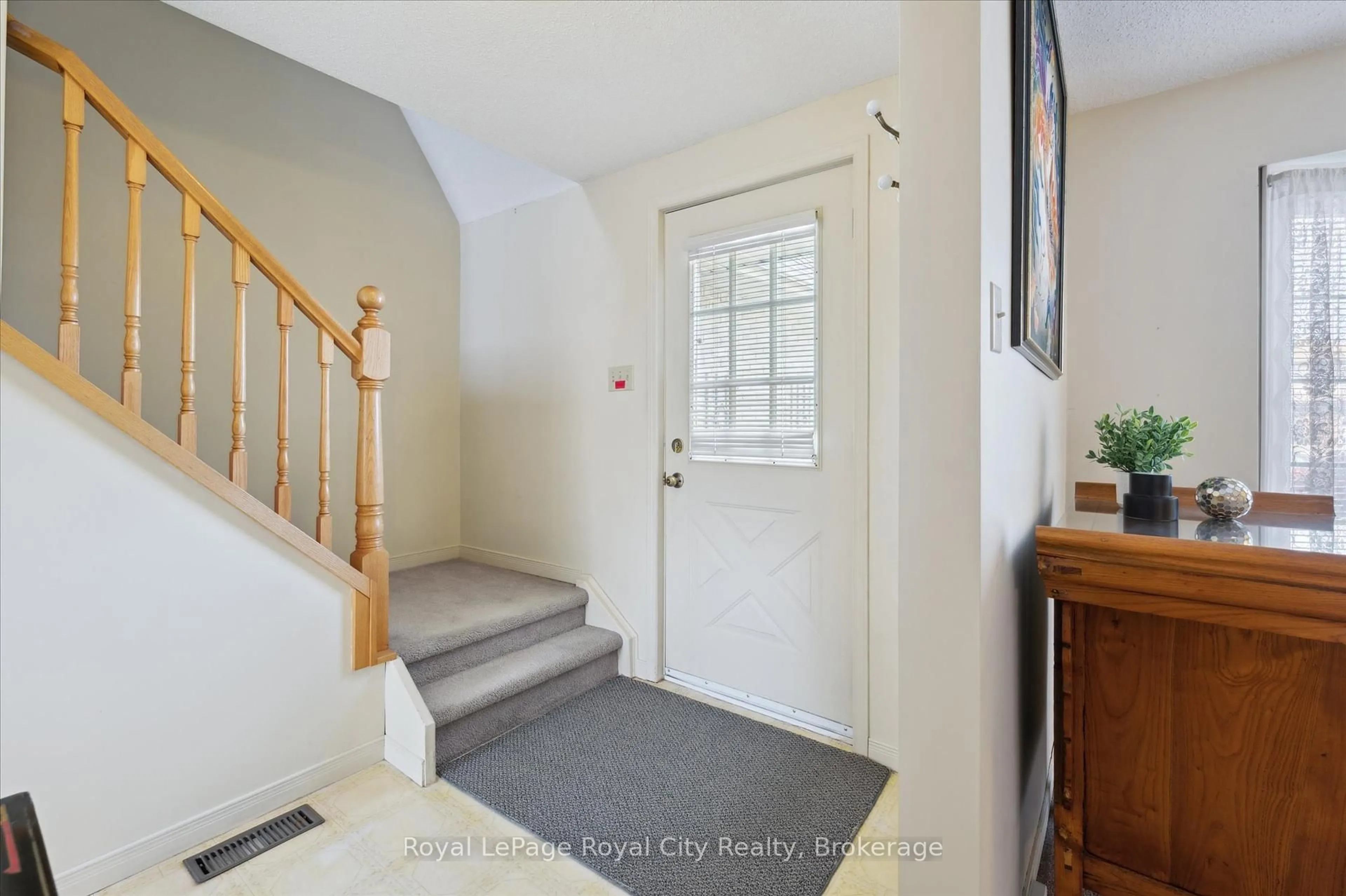 Indoor entryway for 349 Cooper St, Cambridge Ontario N3C 3X8