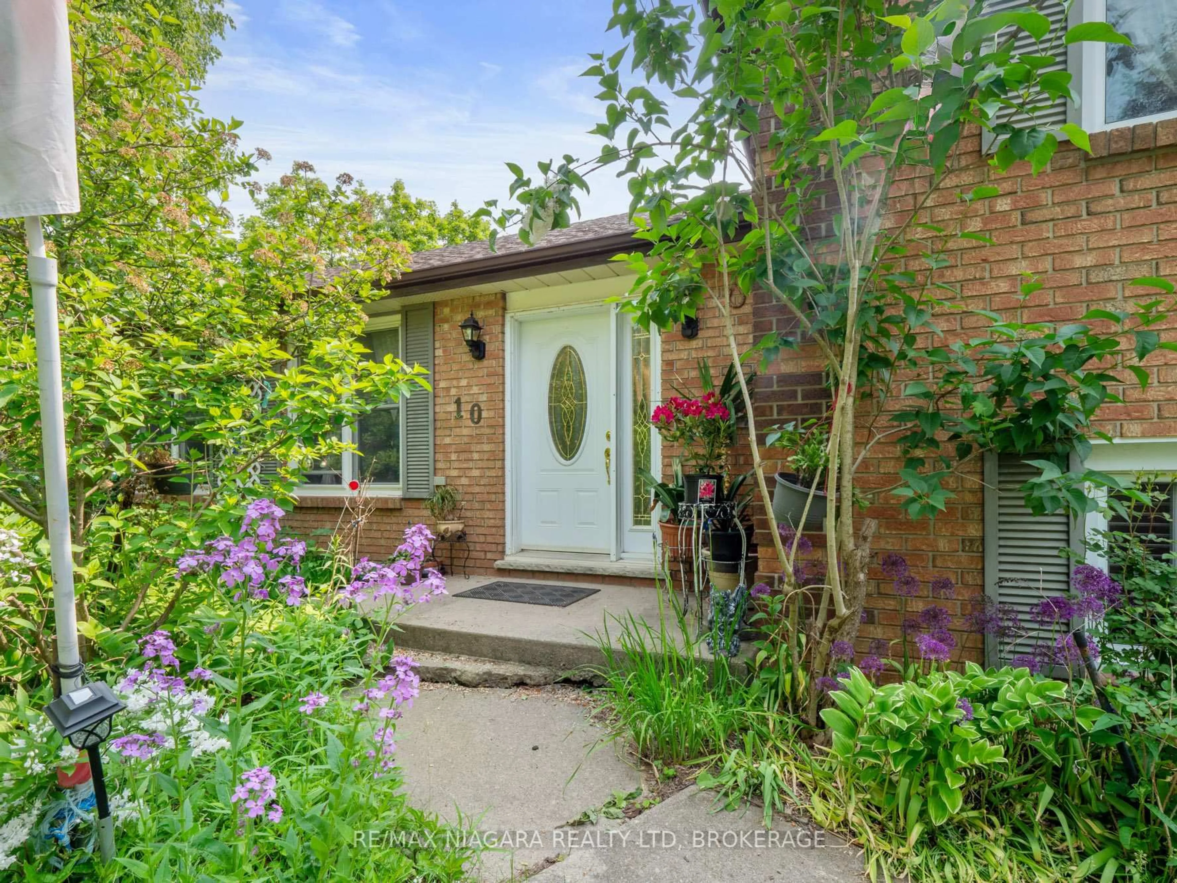Unknown for 10 Beverly Glen Dr, Hamilton Ontario L0R 1T0