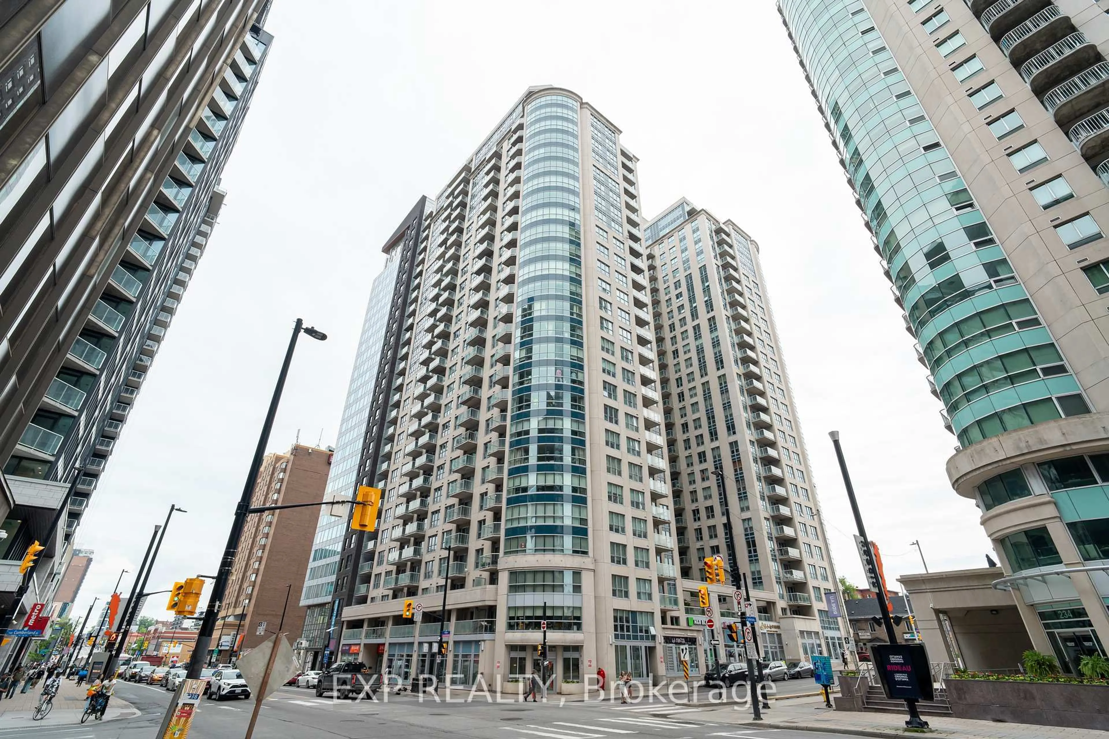 Patio, street for 242 Rideau St #2606, Ottawa Ontario K1N 0B7