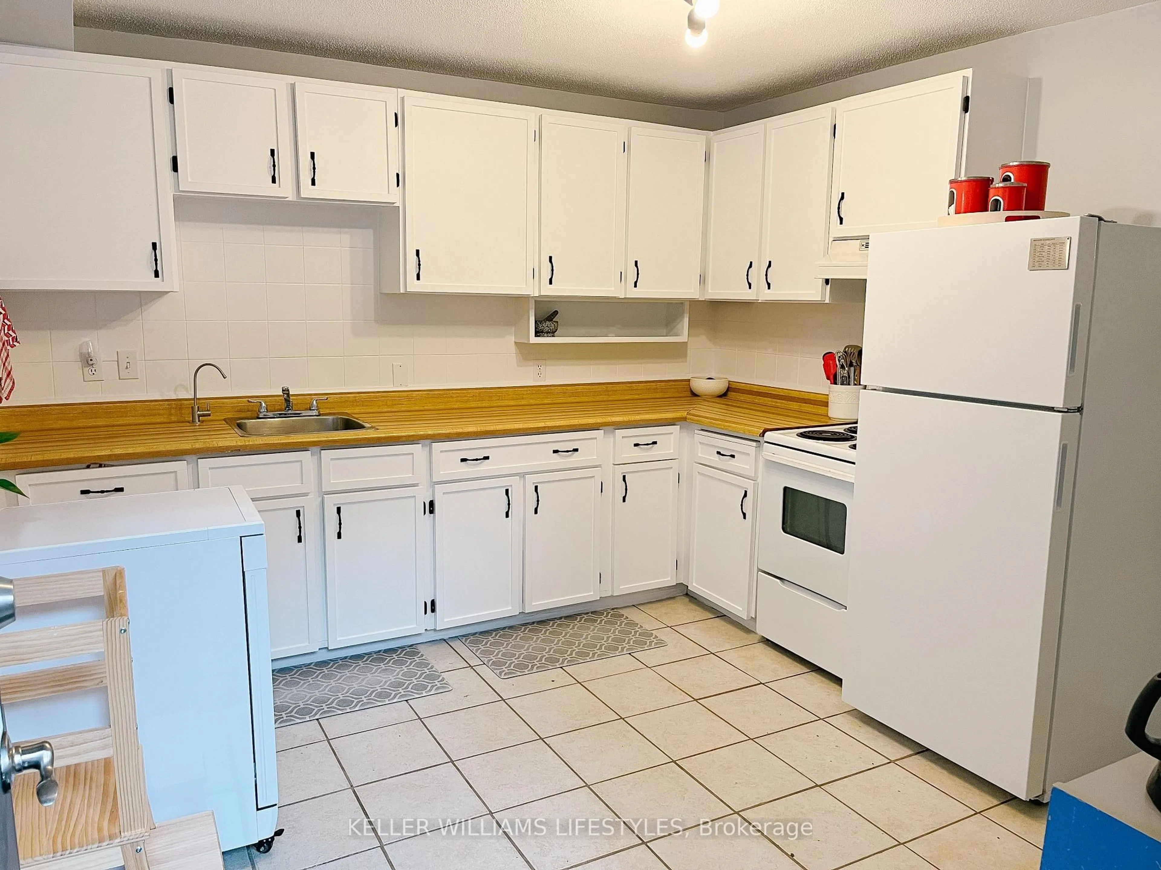 Standard kitchen, unknown for 318 Base Line Rd, London South Ontario N6J 1W1