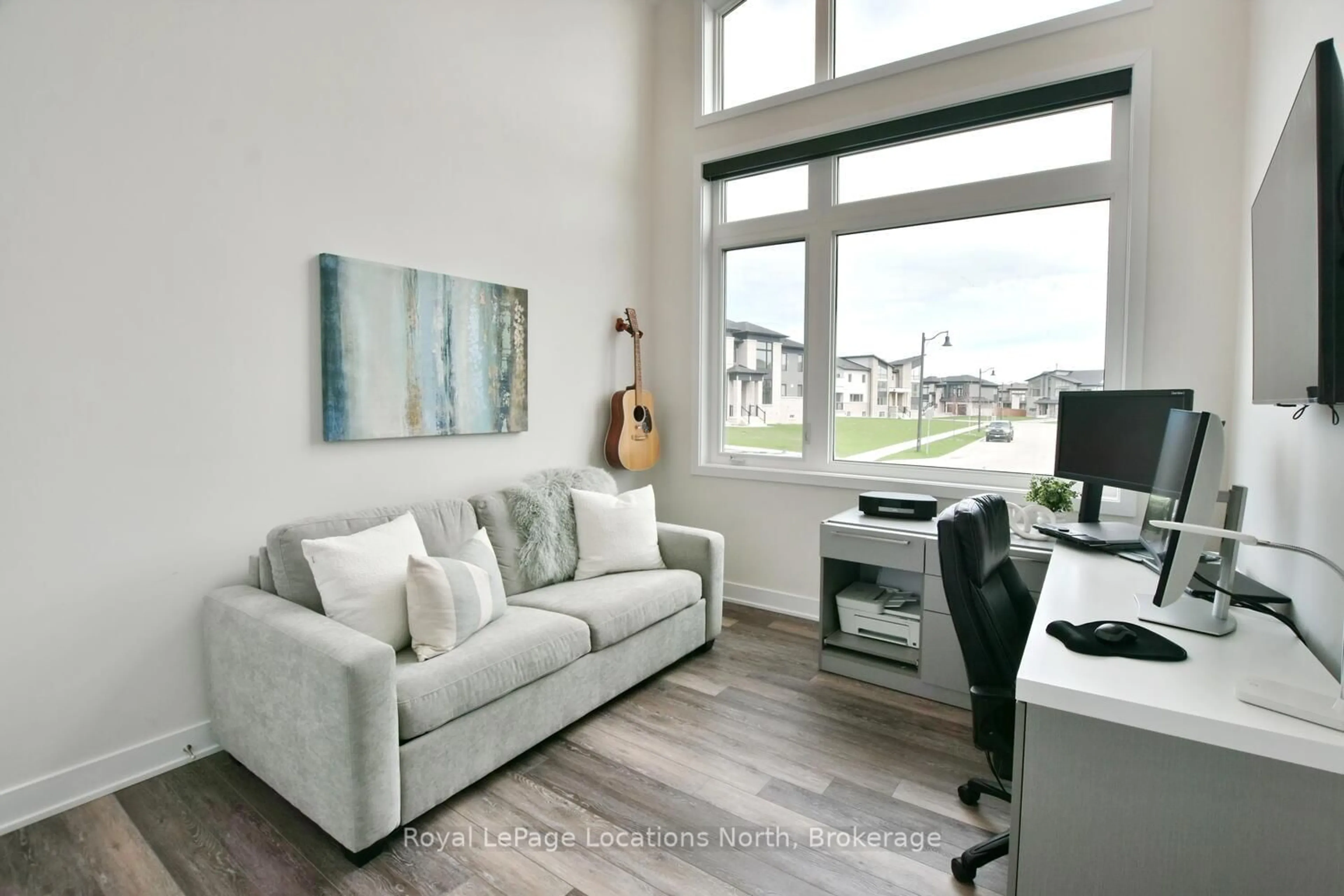 Living room with furniture, unknown for 123 Stoneleigh Dr, Blue Mountains Ontario L9Y 4X5