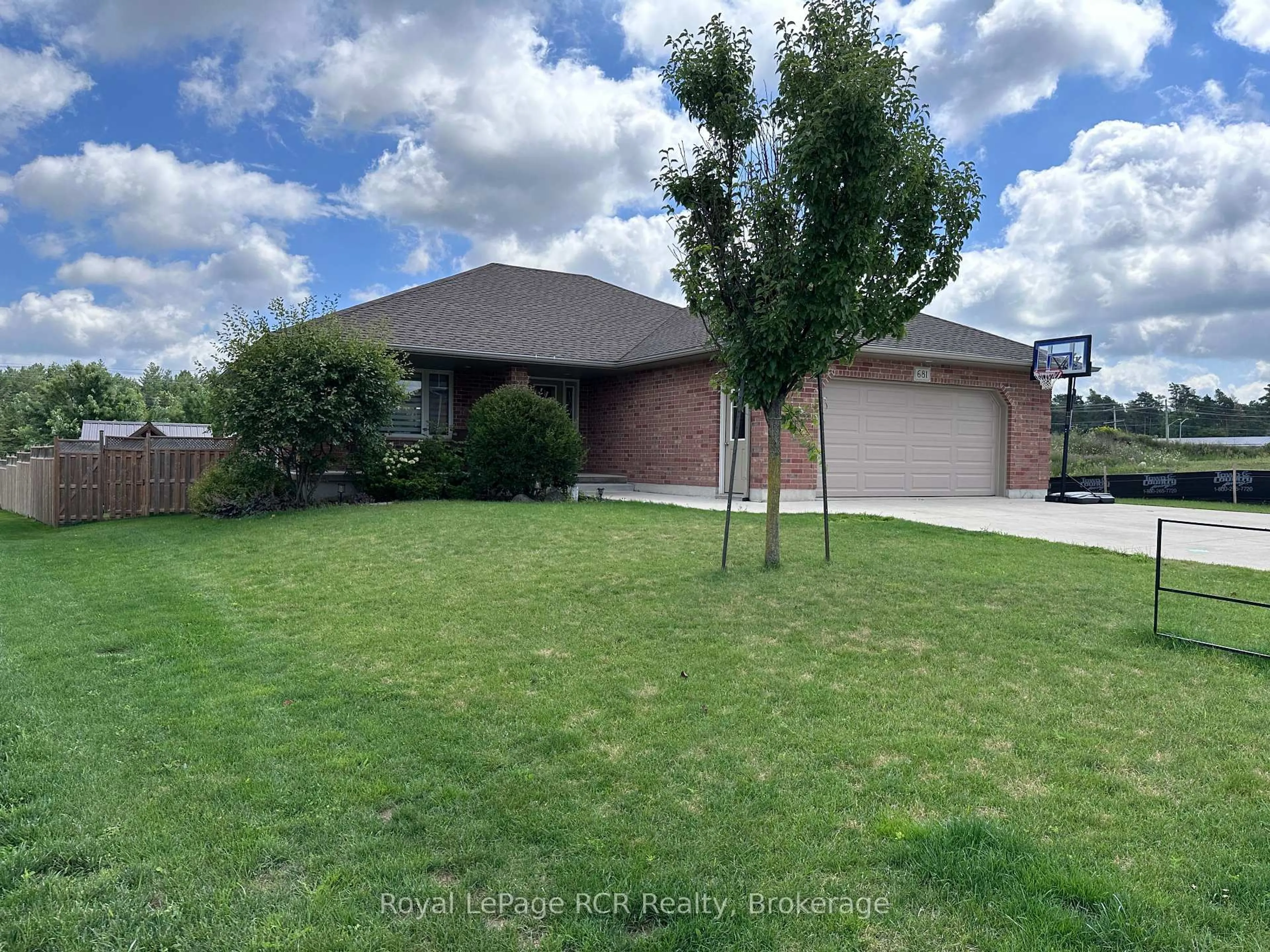 A pic from outside/outdoor area/front of a property/back of a property/a pic from drone, water/lake/river/ocean view for 681 23rd Ave, Hanover Ontario N4N 3X4