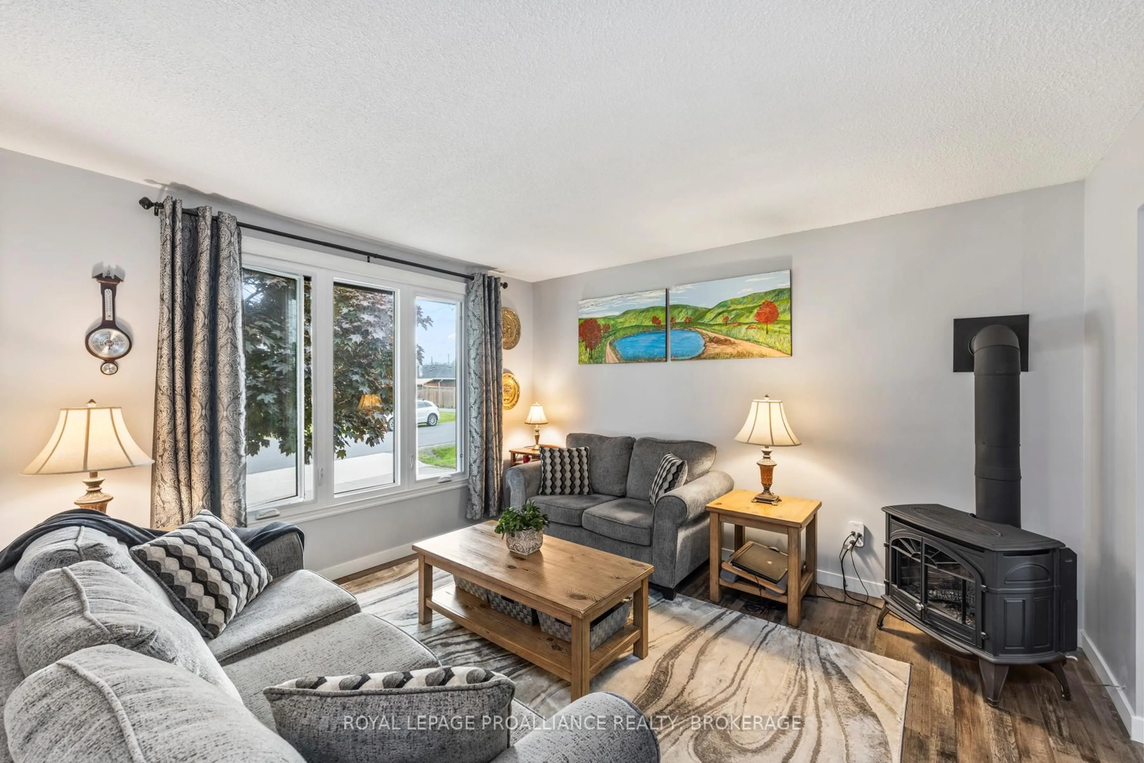 Living room with furniture, unknown for 1252 Lashford St, Kingston Ontario K7M 5J3