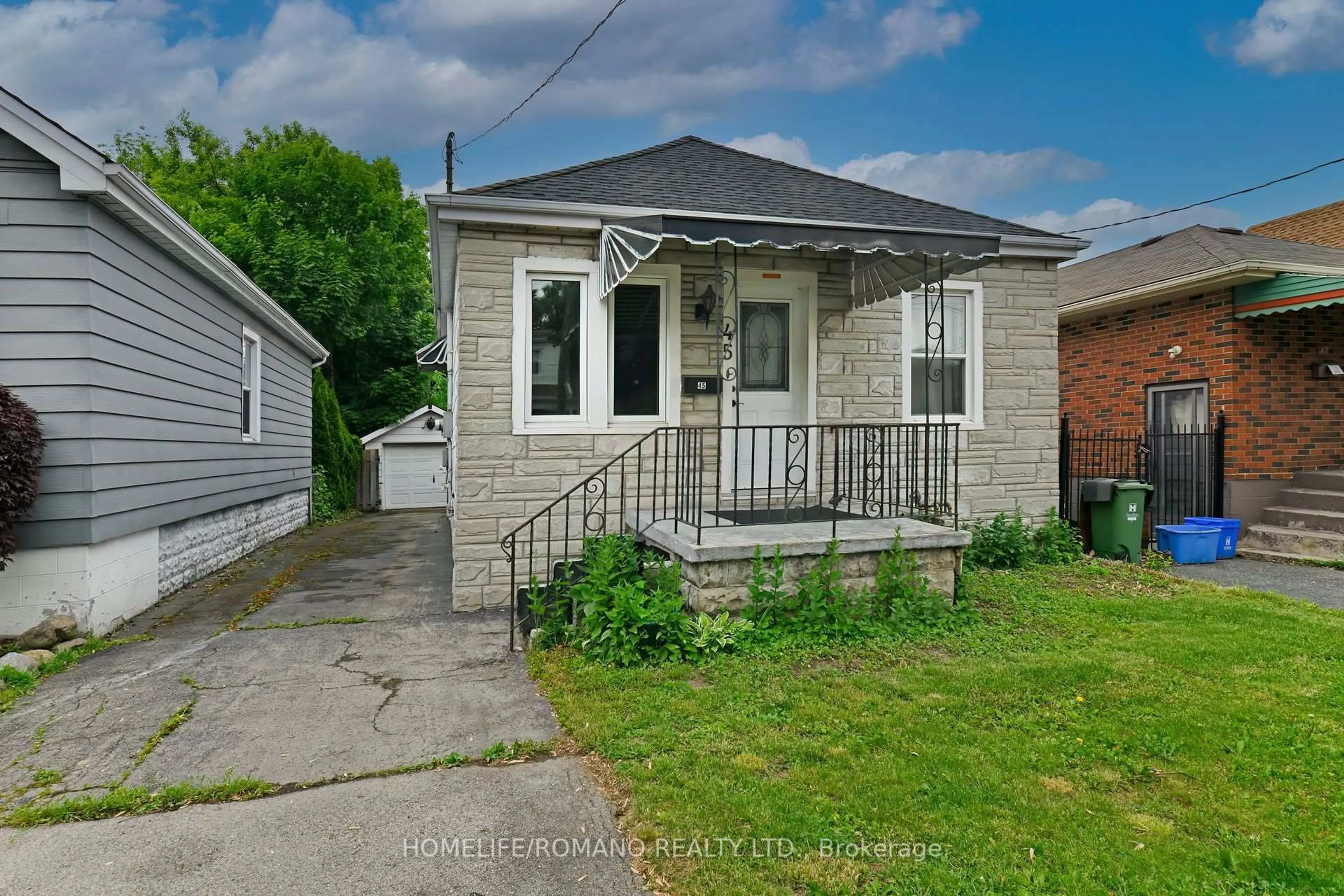 A pic from outside/outdoor area/front of a property/back of a property/a pic from drone, street for 45 Wexford Ave, Hamilton Ontario L8H 4M2