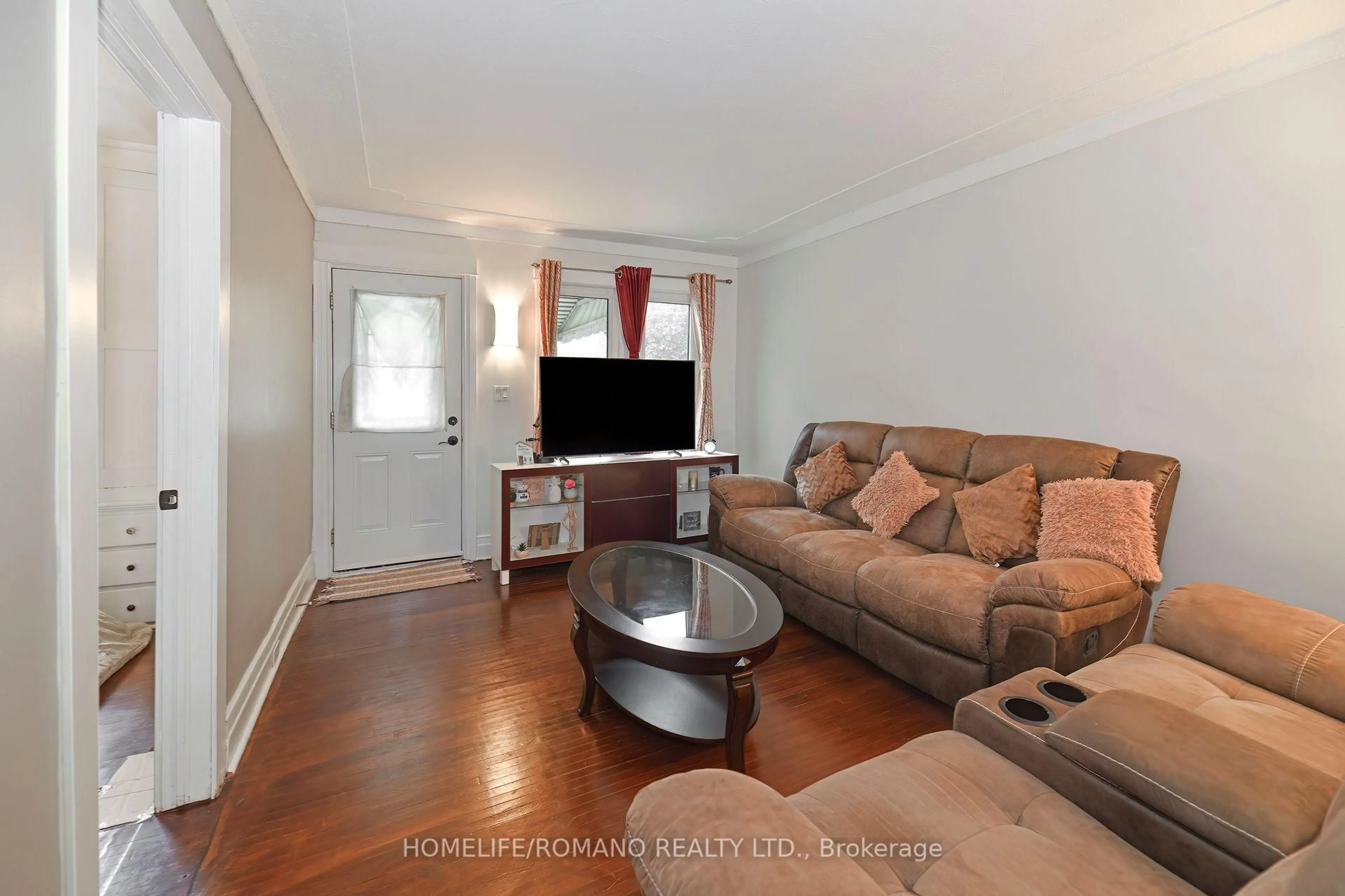 Living room with furniture, wood/laminate floor for 45 Wexford Ave, Hamilton Ontario L8H 4M2