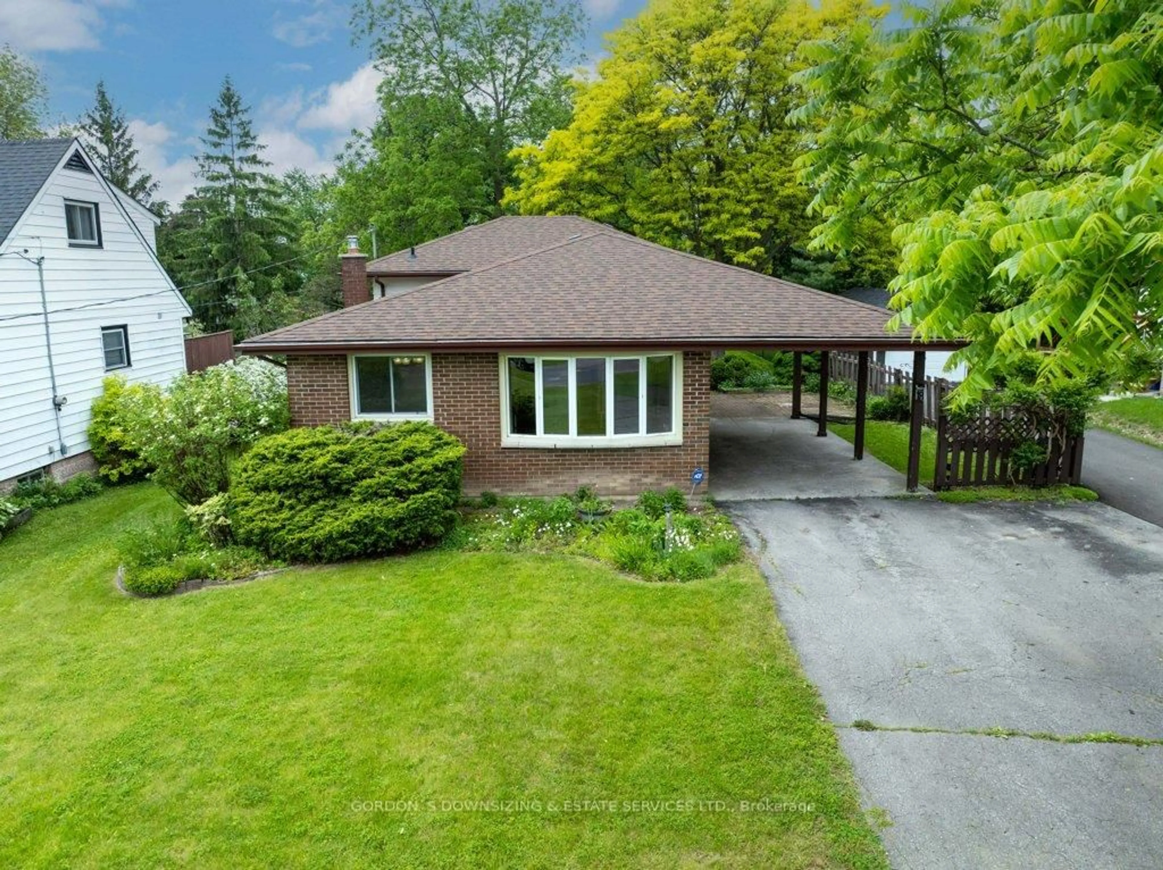 A pic from outside/outdoor area/front of a property/back of a property/a pic from drone, street for 18 Glendale Rd, Belleville Ontario K8P 4H5