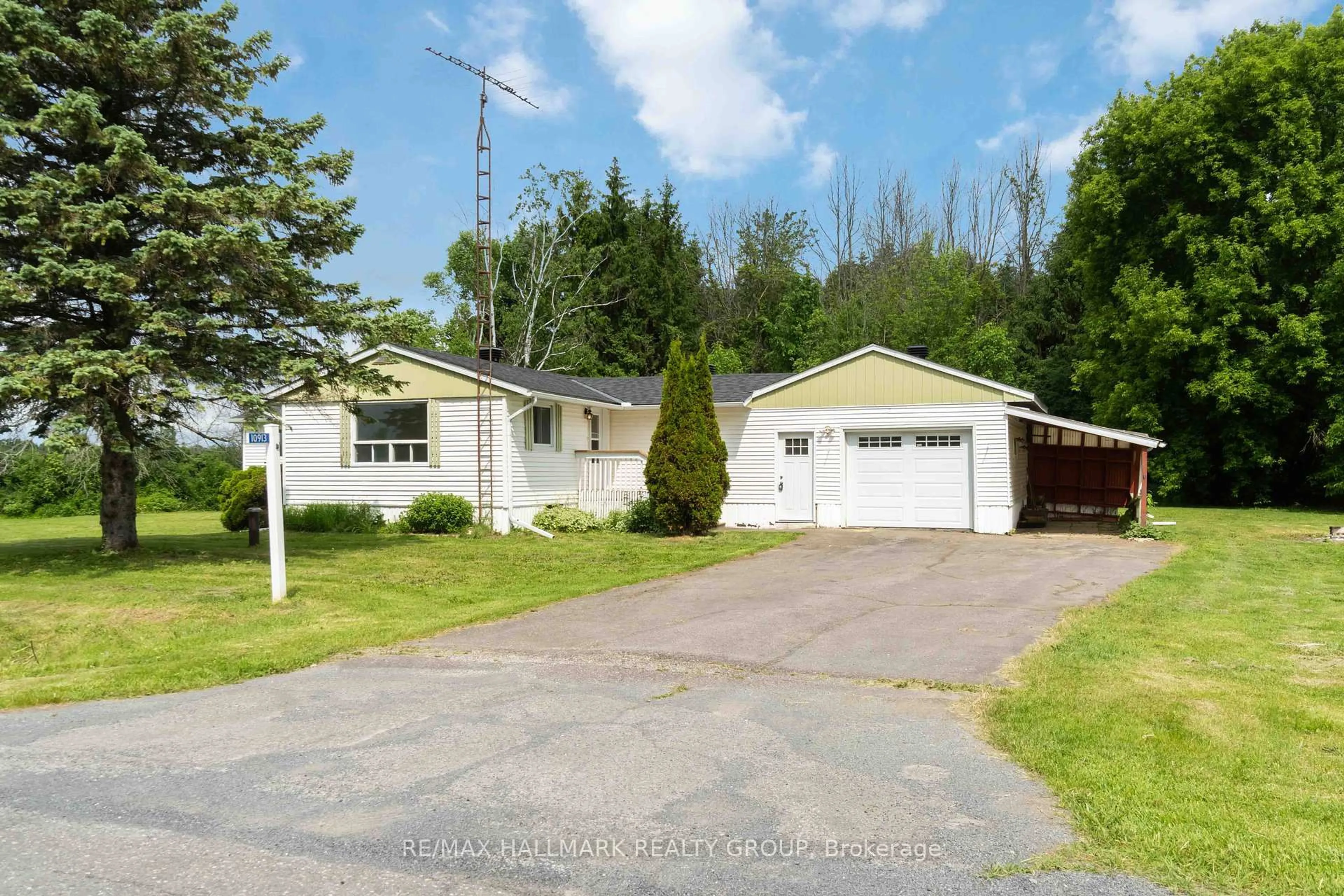 A pic from outside/outdoor area/front of a property/back of a property/a pic from drone, street for 10913 Stampville Rd, South Dundas Ontario K0C 1K0