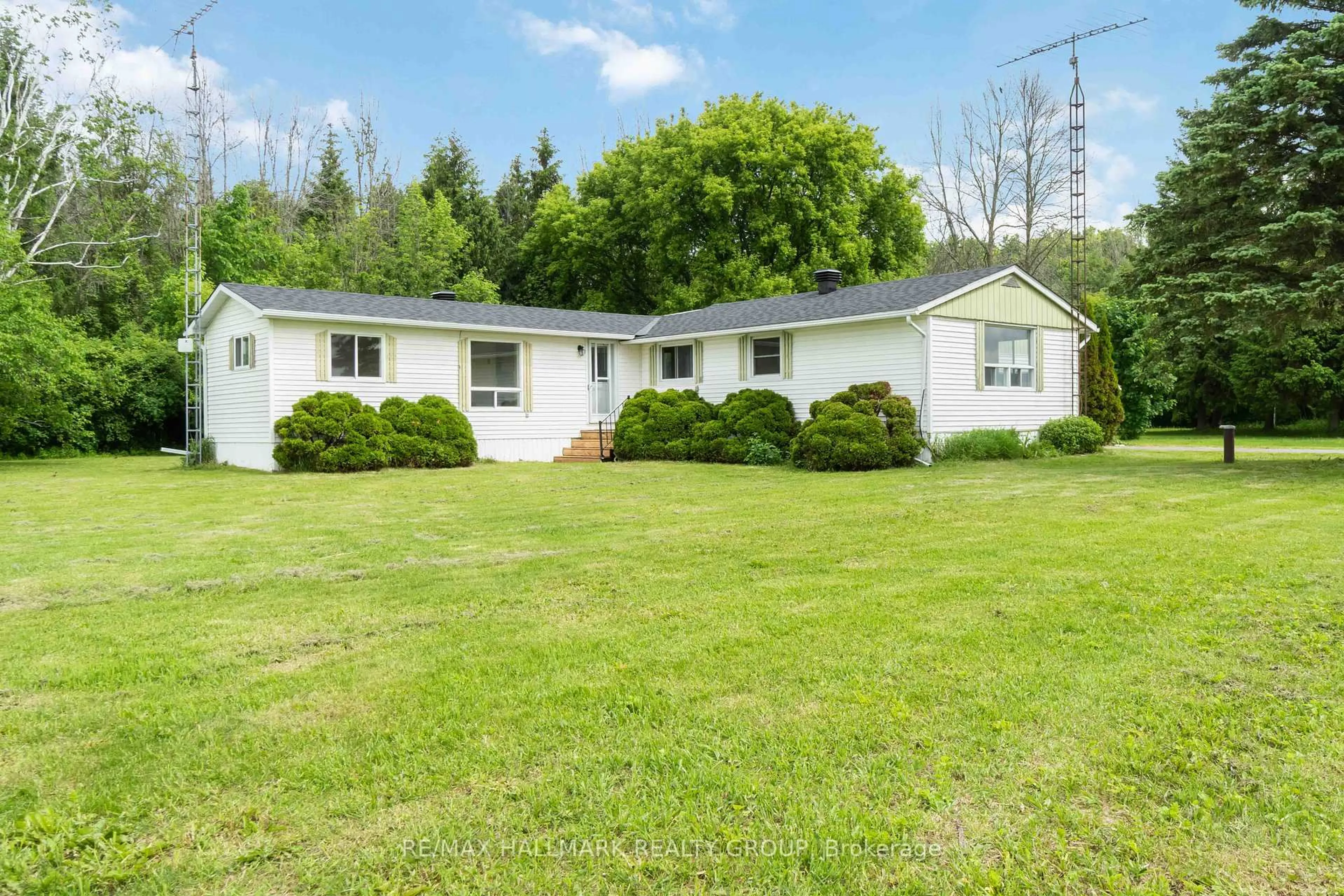 Home with vinyl exterior material, unknown for 10913 Stampville Rd, South Dundas Ontario K0C 1K0