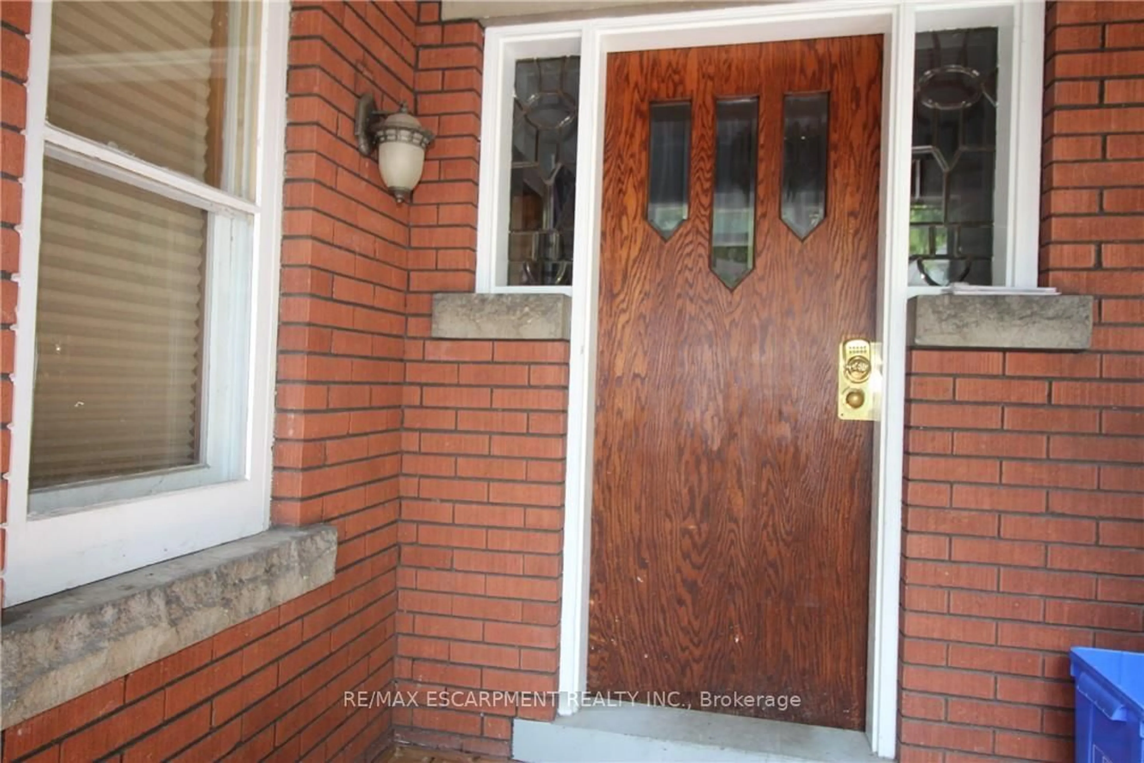 Indoor entryway for 29 Dromore Cres, Hamilton Ontario L8S 4A8