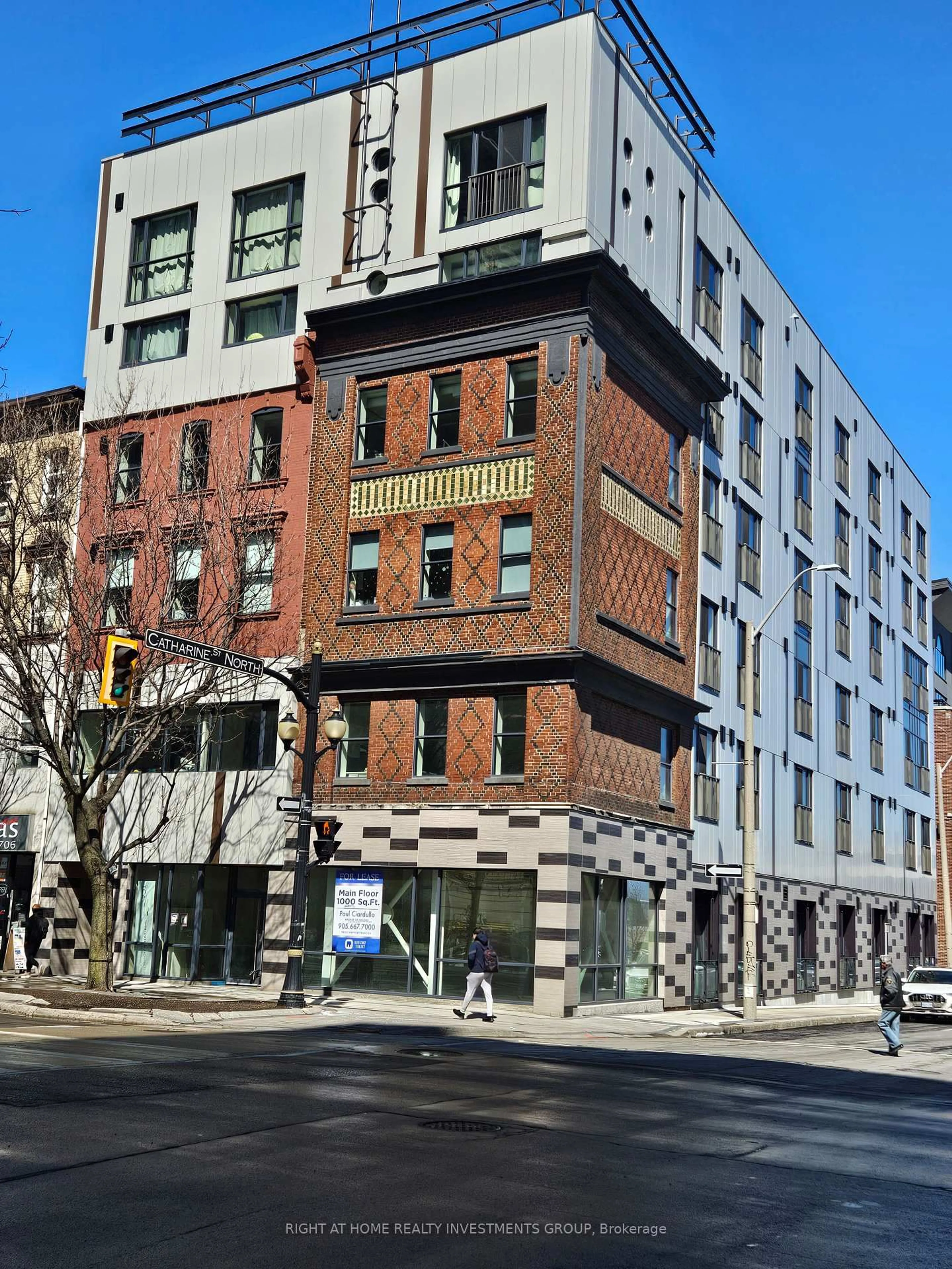 Home with brick exterior material, building for 121 King St #306, Hamilton Ontario L8N 1A9