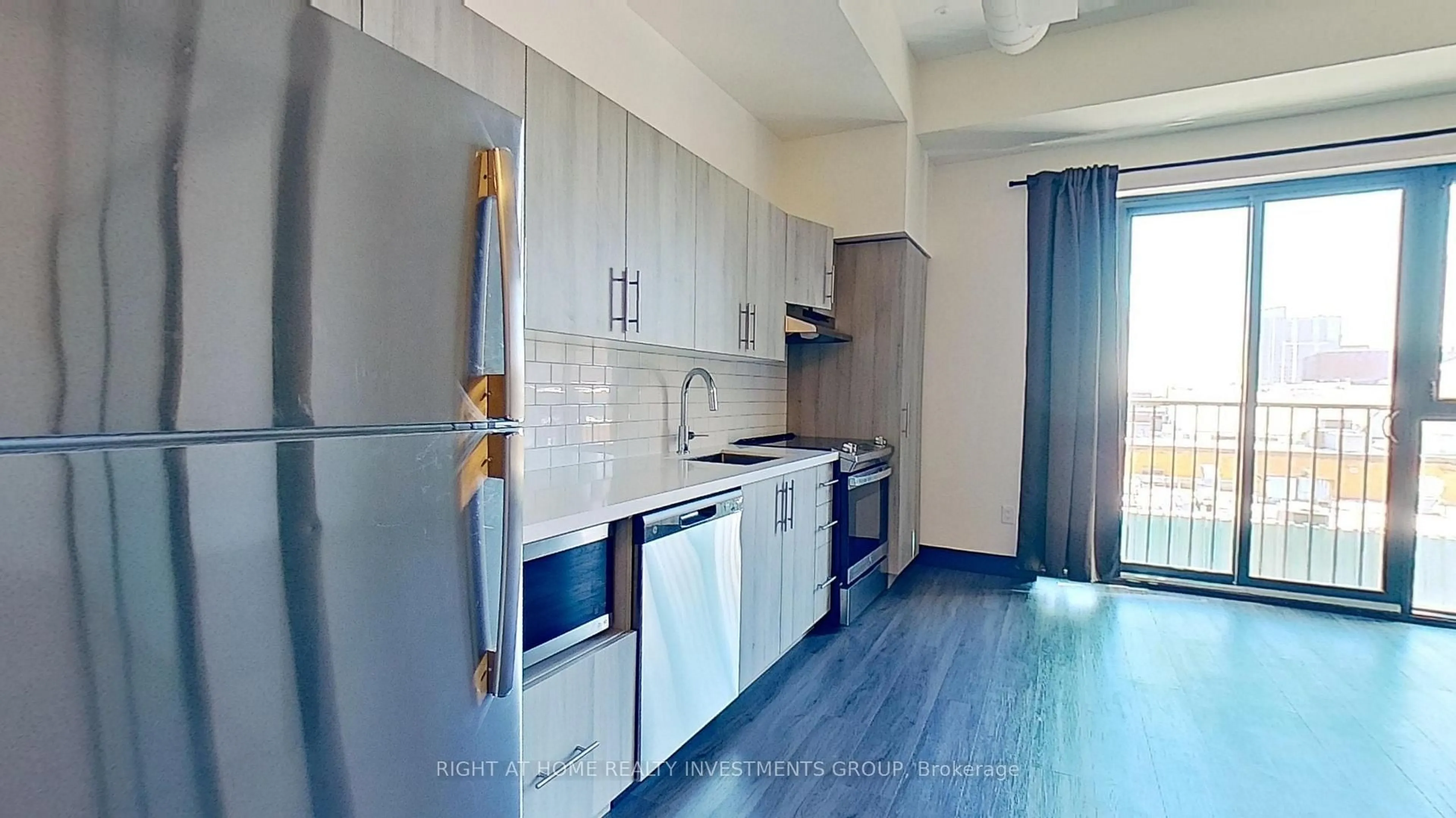 Standard kitchen, unknown for 121 King St #306, Hamilton Ontario L8N 1A9