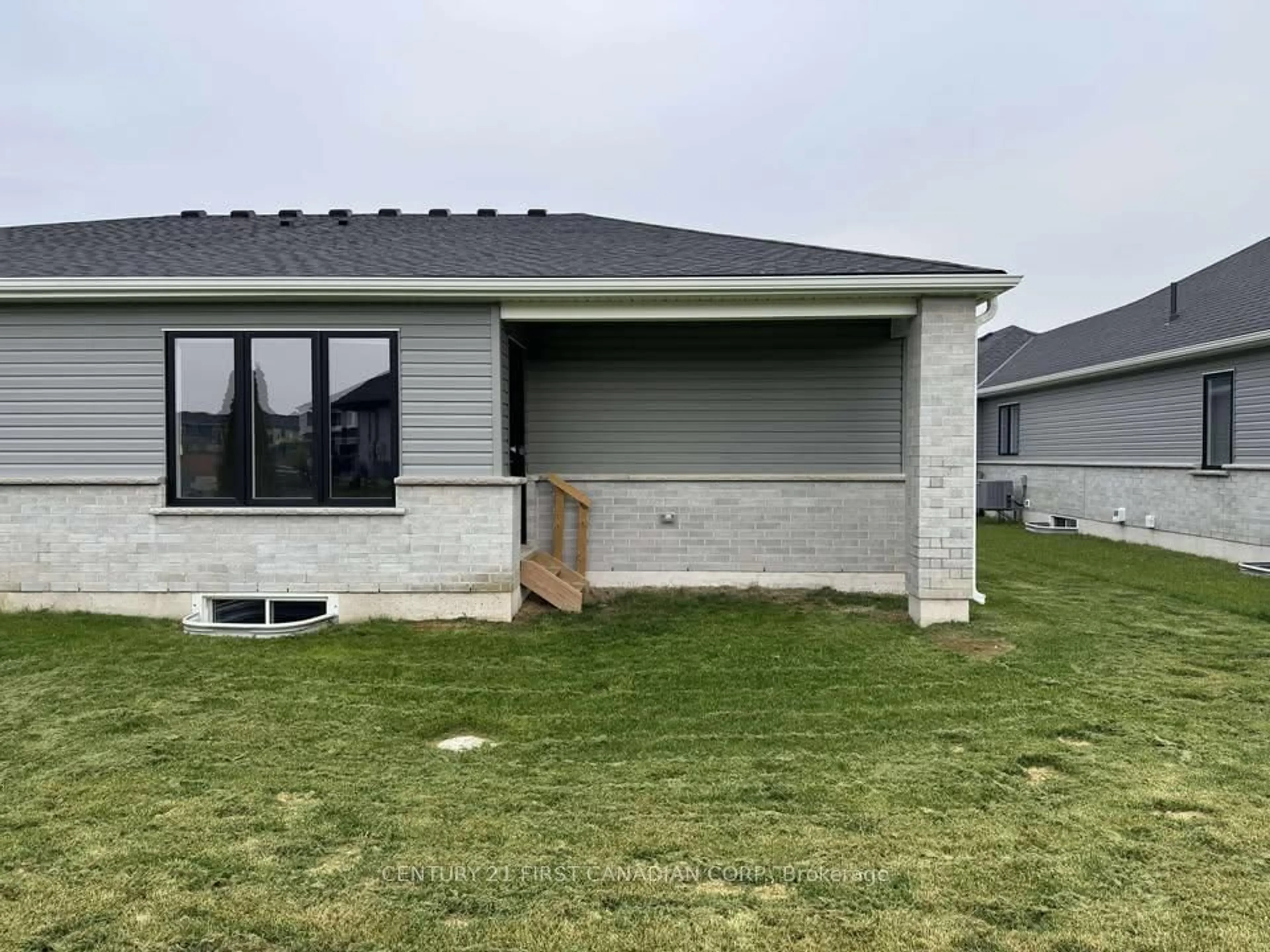 Unknown for 471 Main St, Plympton-Wyoming Ontario N0N 1T0