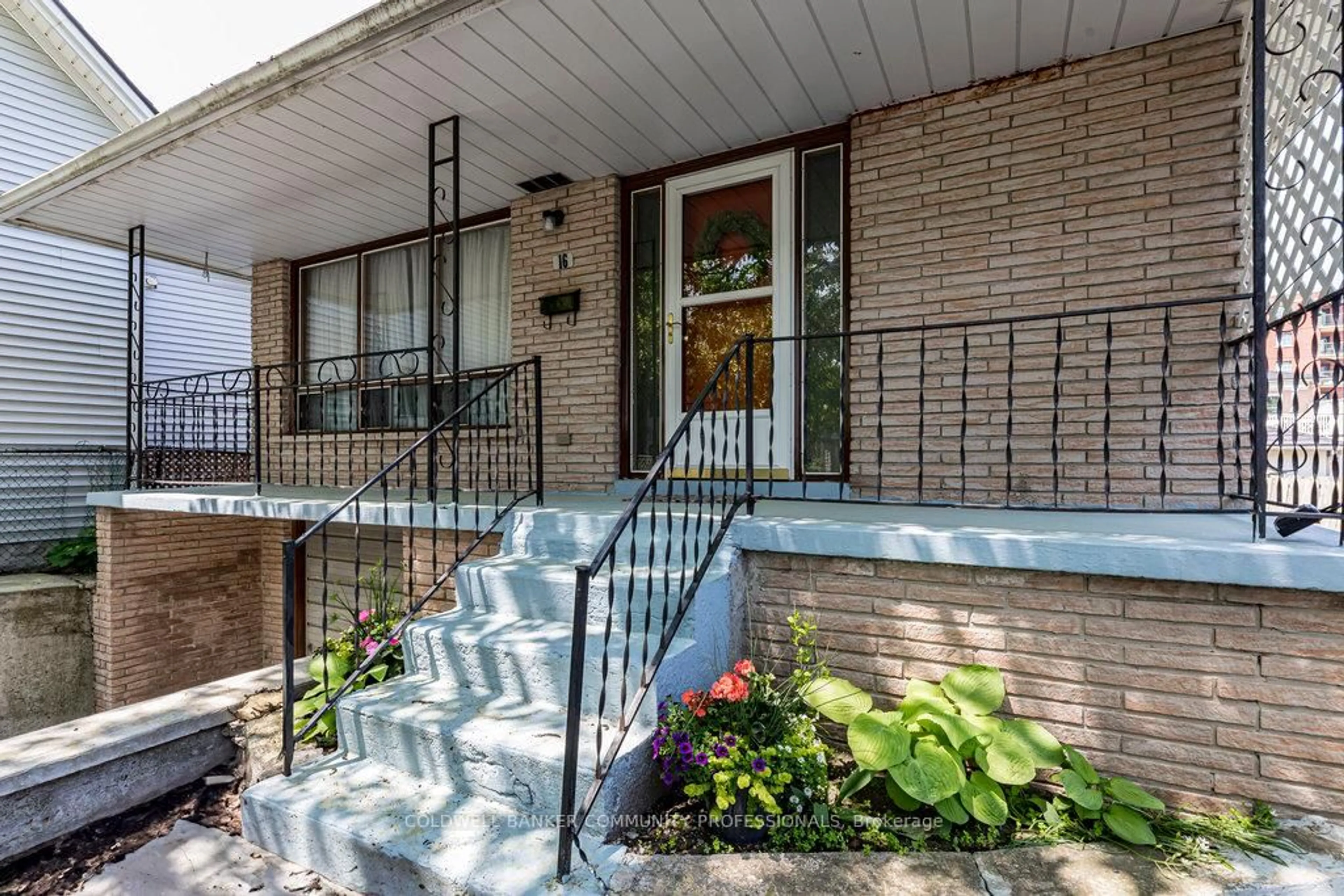 Unknown for 16 Elm Ave, Hamilton Ontario L8G 2W1