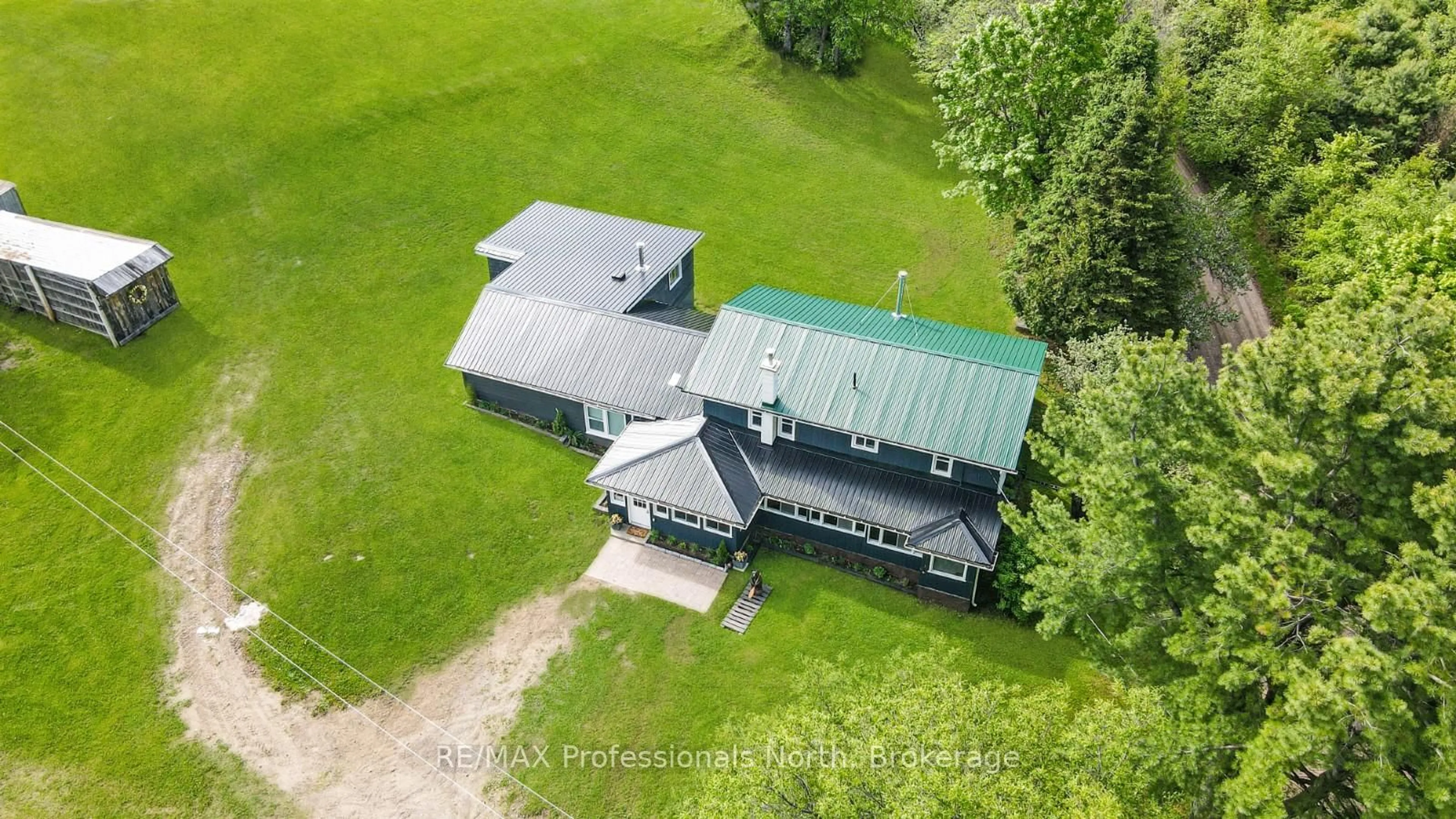 A pic from outside/outdoor area/front of a property/back of a property/a pic from drone, building for 1896 Paynes Rd, Highlands East Ontario K0L 2Y0