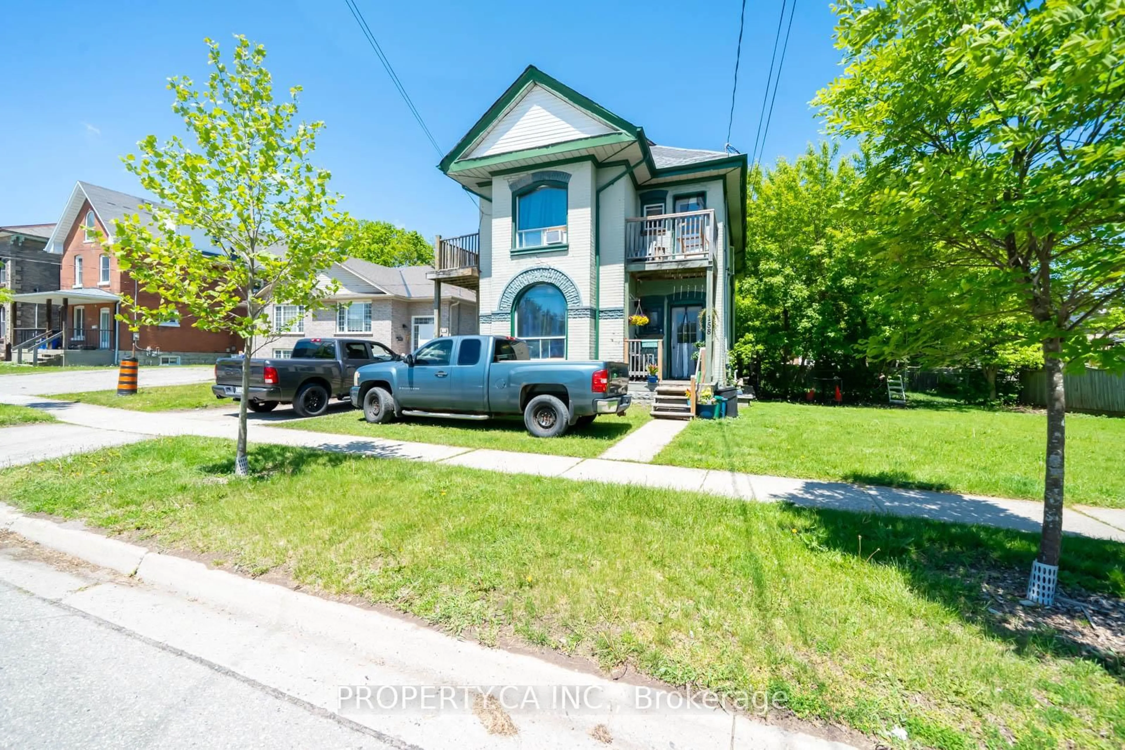 A pic from outside/outdoor area/front of a property/back of a property/a pic from drone, street for 158 Wellington St, Brant Ontario N3S 3Y7