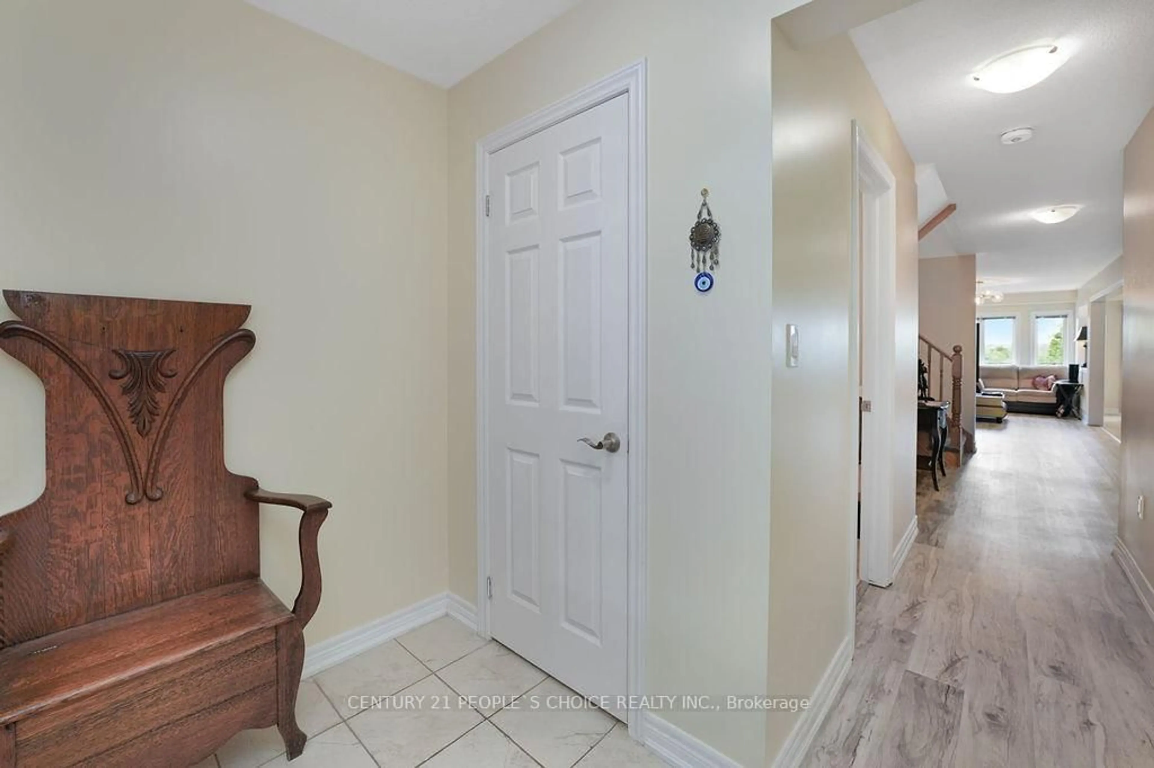 Indoor entryway for 570 Linden Dr #40, Cambridge Ontario N3H 0C9