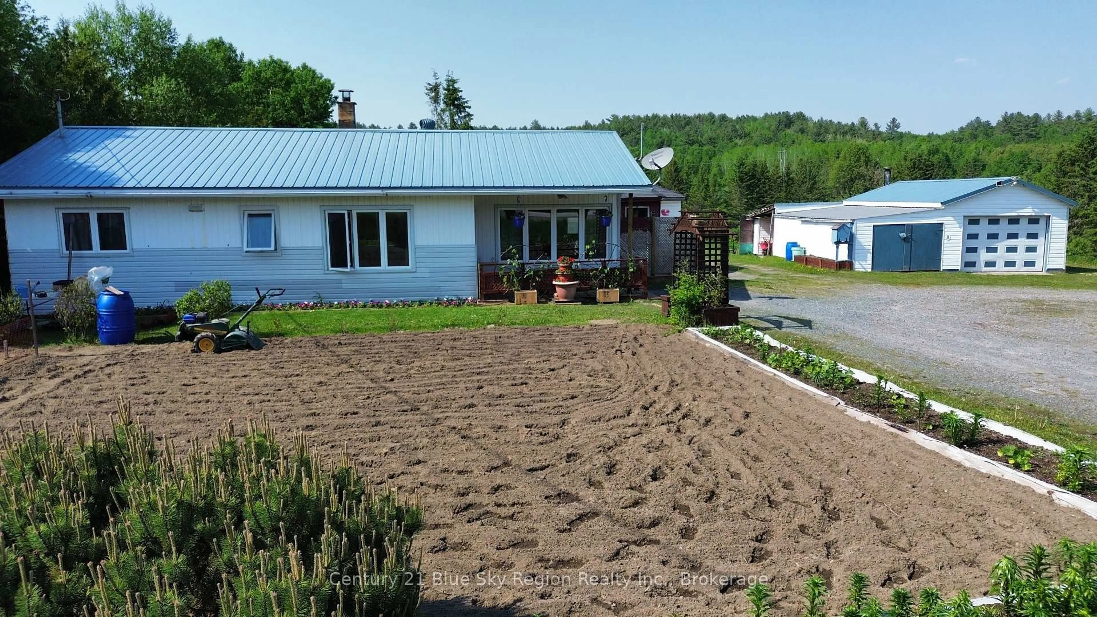 Patio, building for 7707 Highway 17, Markstay-Warren Ontario P0H 2N0